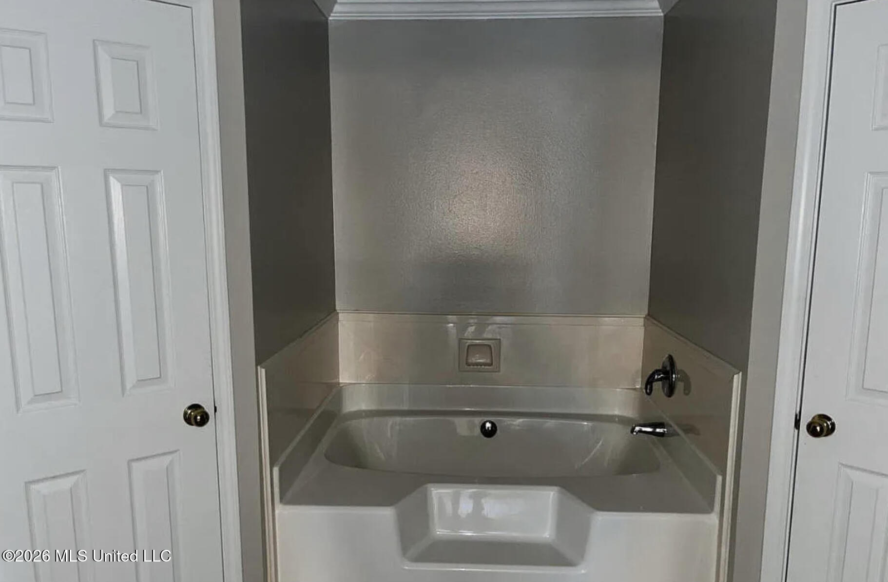 2709 Robert Hiram Drive Property Photo 5