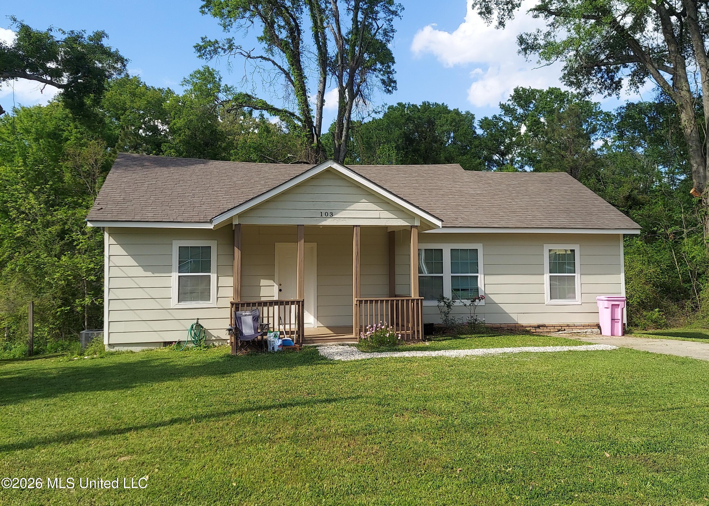 103 E Sproles Street Property Photo 1