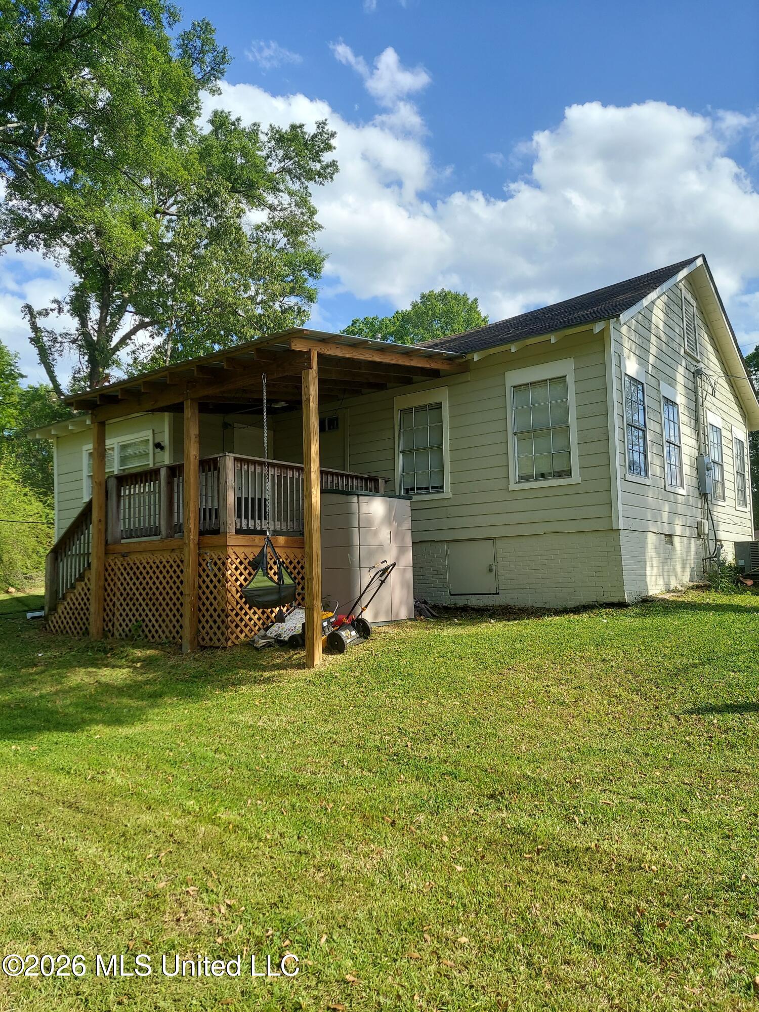 103 E Sproles Street Property Photo 2