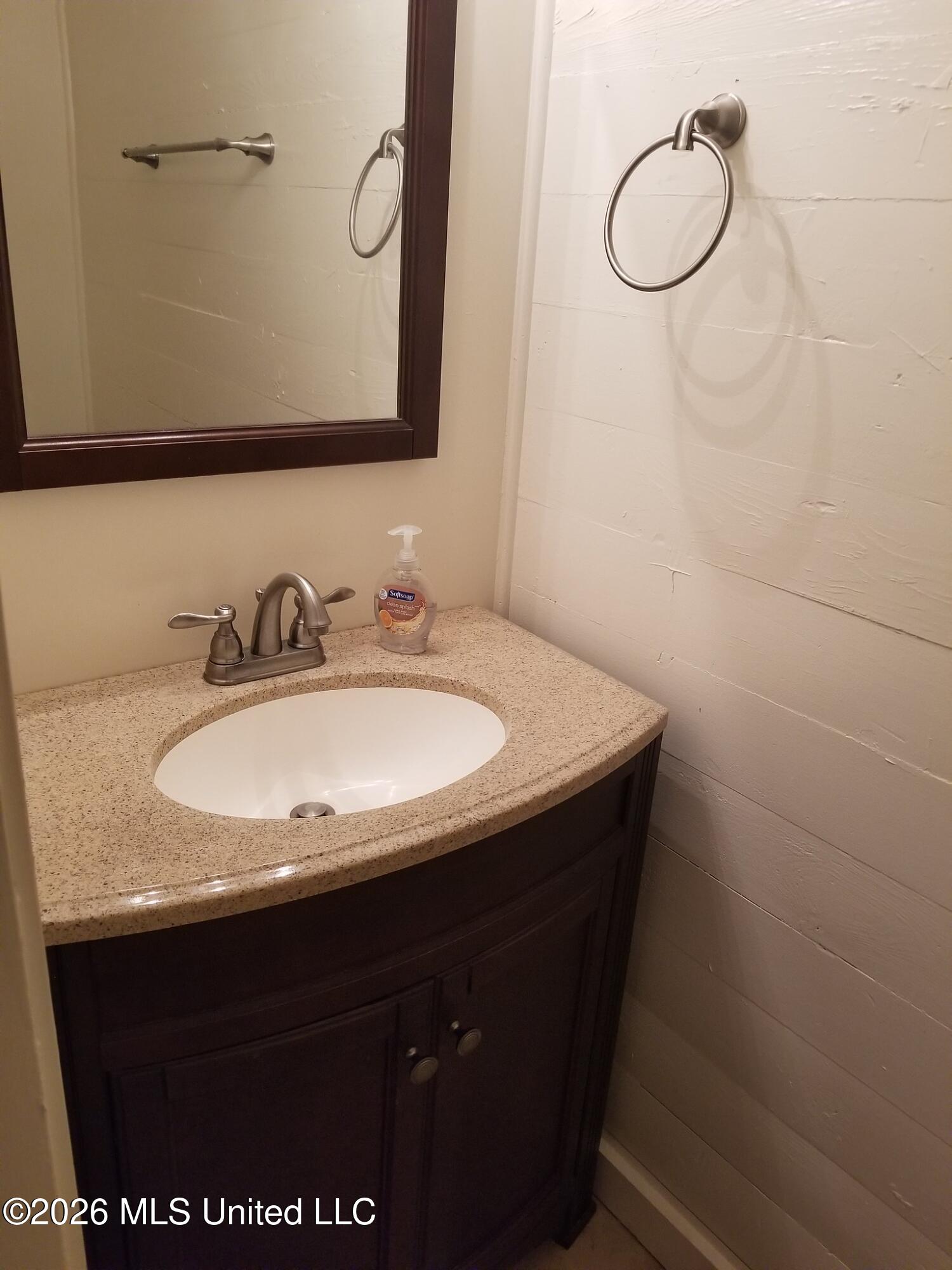 103 E Sproles Street Property Photo 8