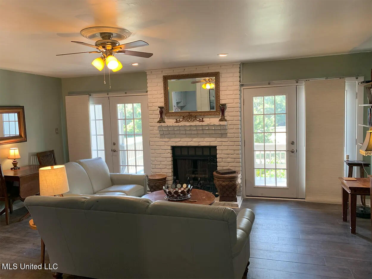 222 Highpoint Drive Property Photo 4
