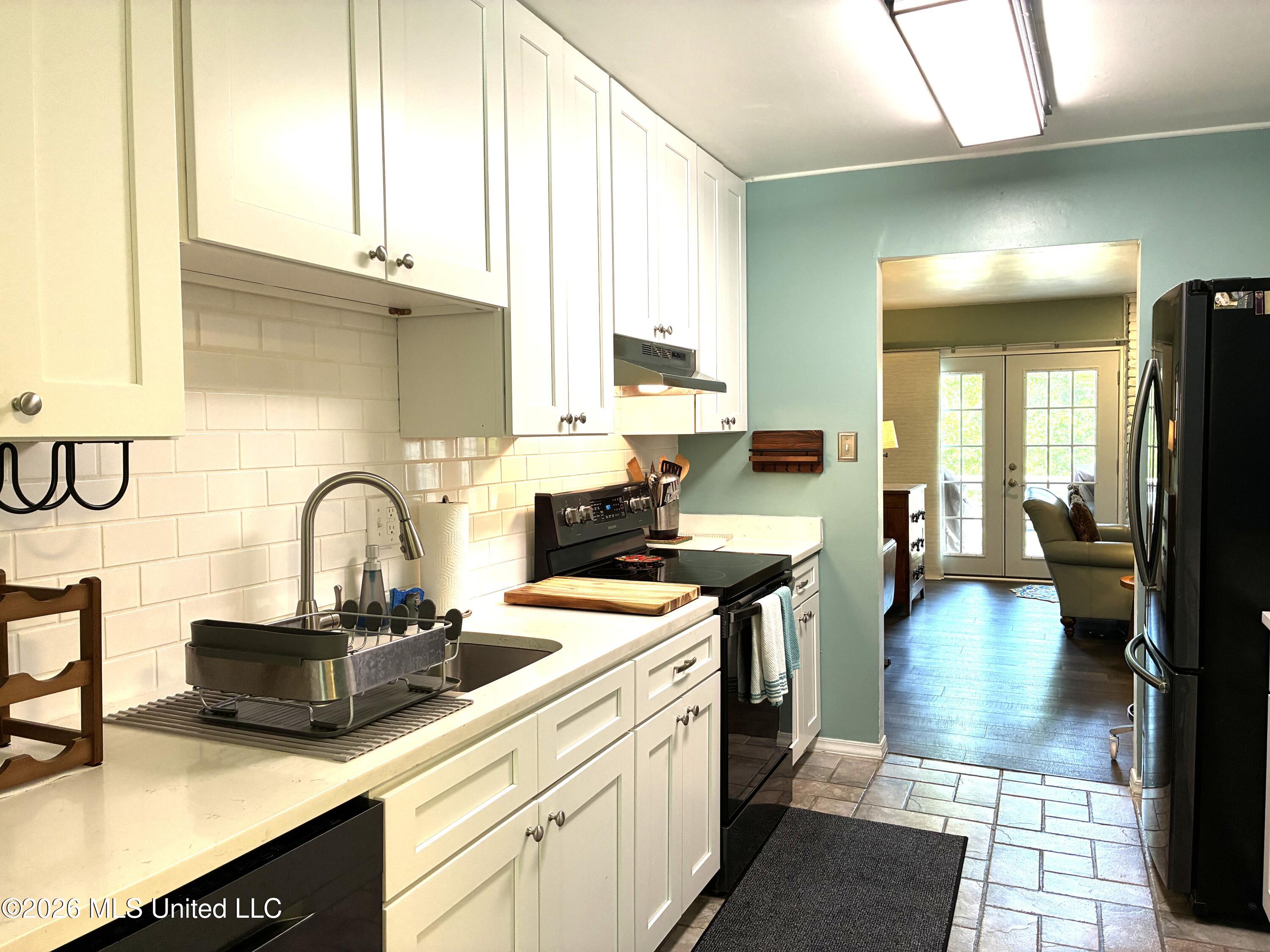 222 Highpoint Drive Property Photo 7