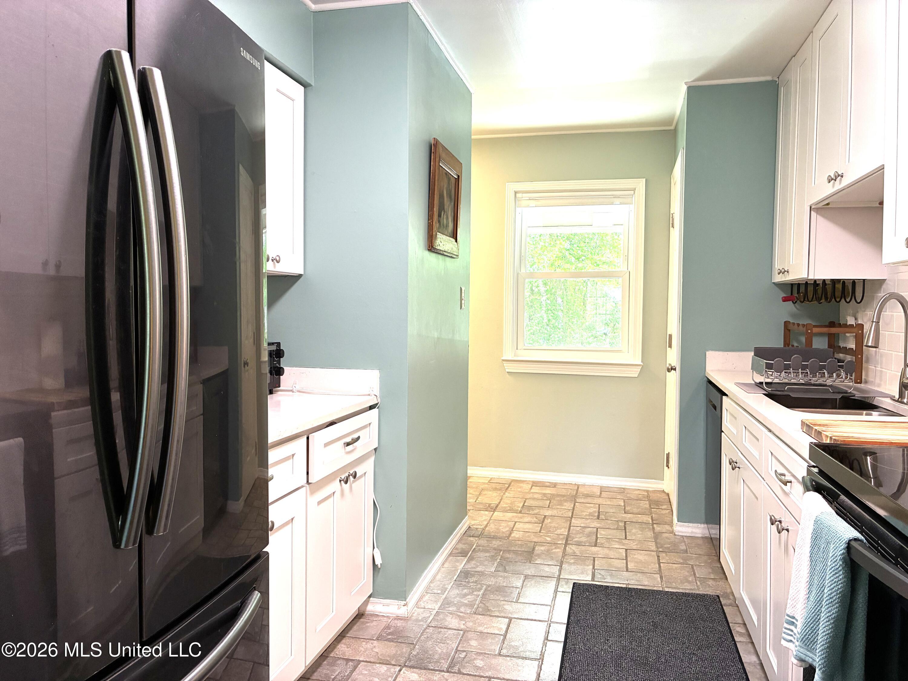 222 Highpoint Drive Property Photo 9