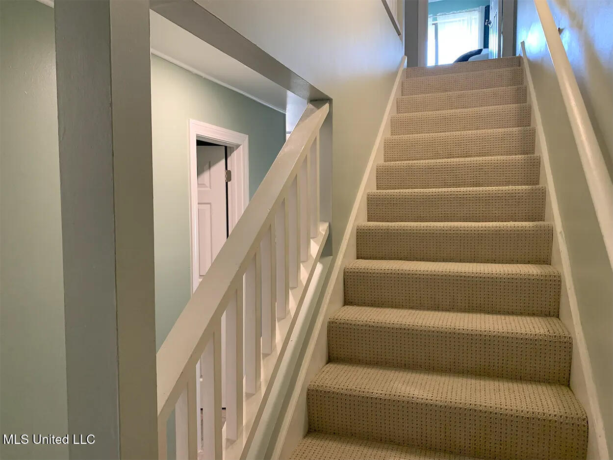 222 Highpoint Drive Property Photo 14