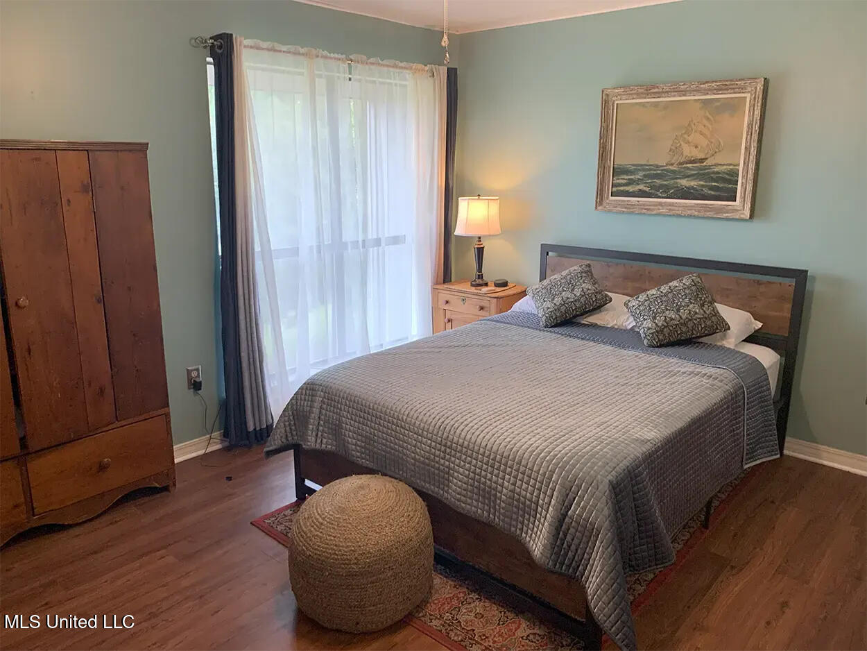 222 Highpoint Drive Property Photo 16
