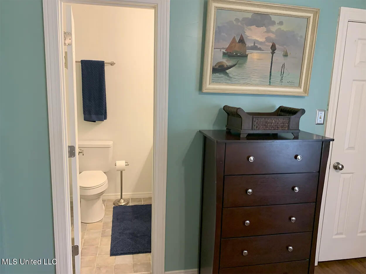 222 Highpoint Drive Property Photo 17
