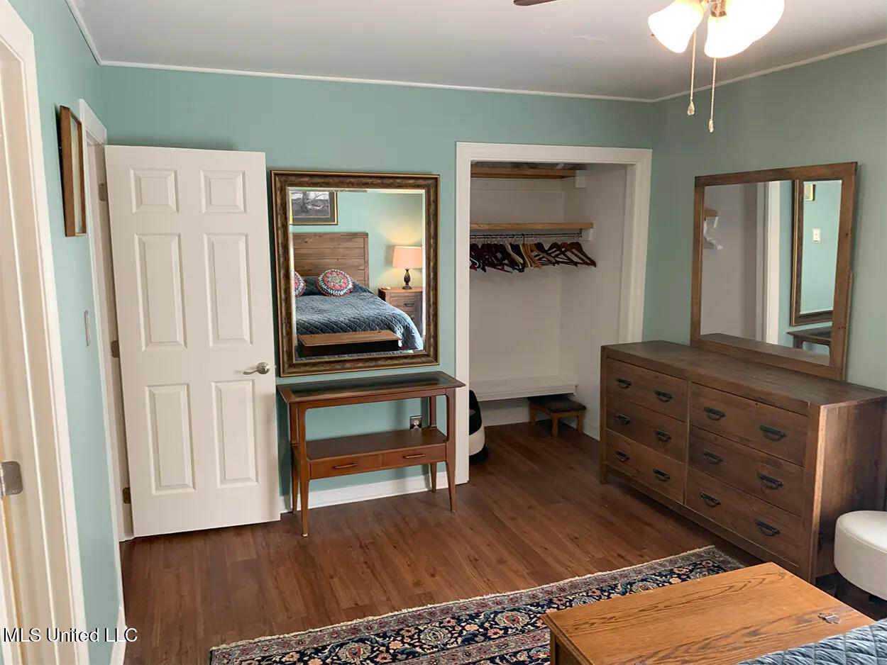 222 Highpoint Drive Property Photo 23