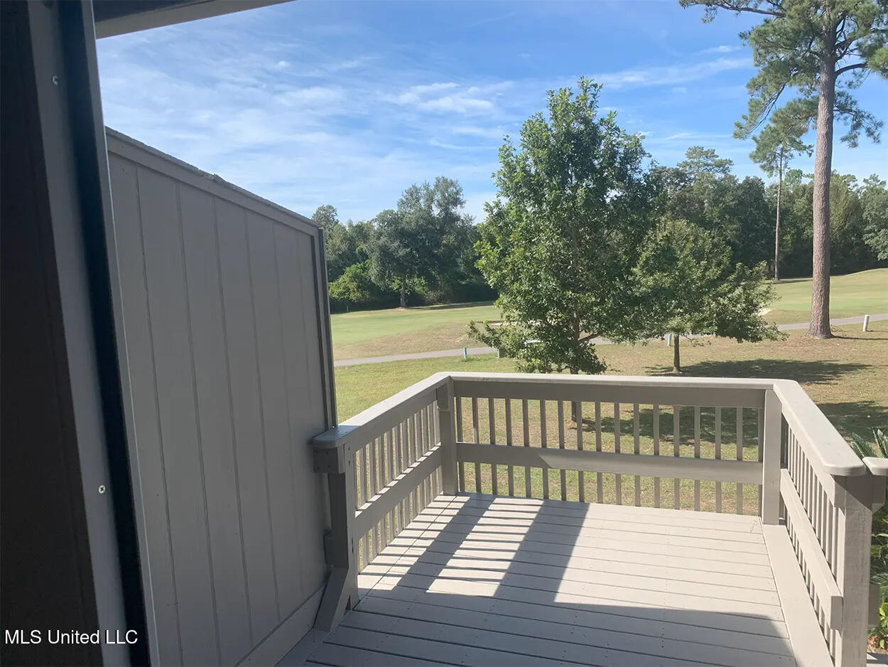 222 Highpoint Drive Property Photo 28