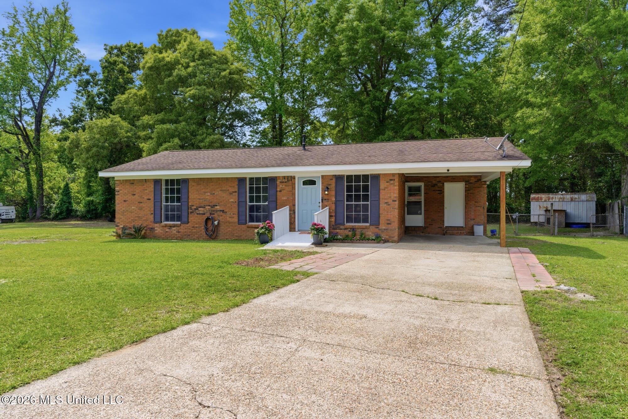 205 Woodside Drive Property Photo 3