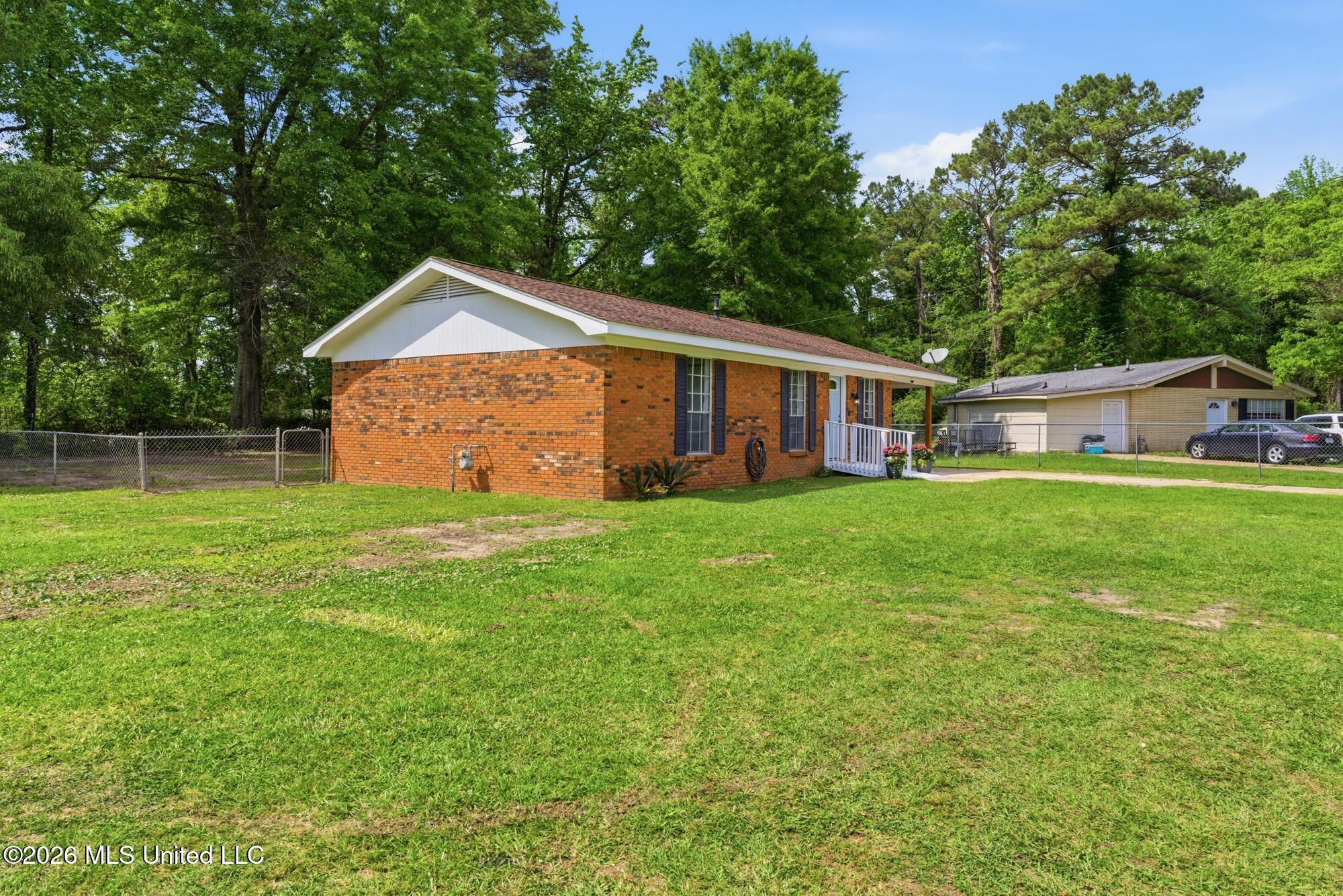205 Woodside Drive Property Photo 5