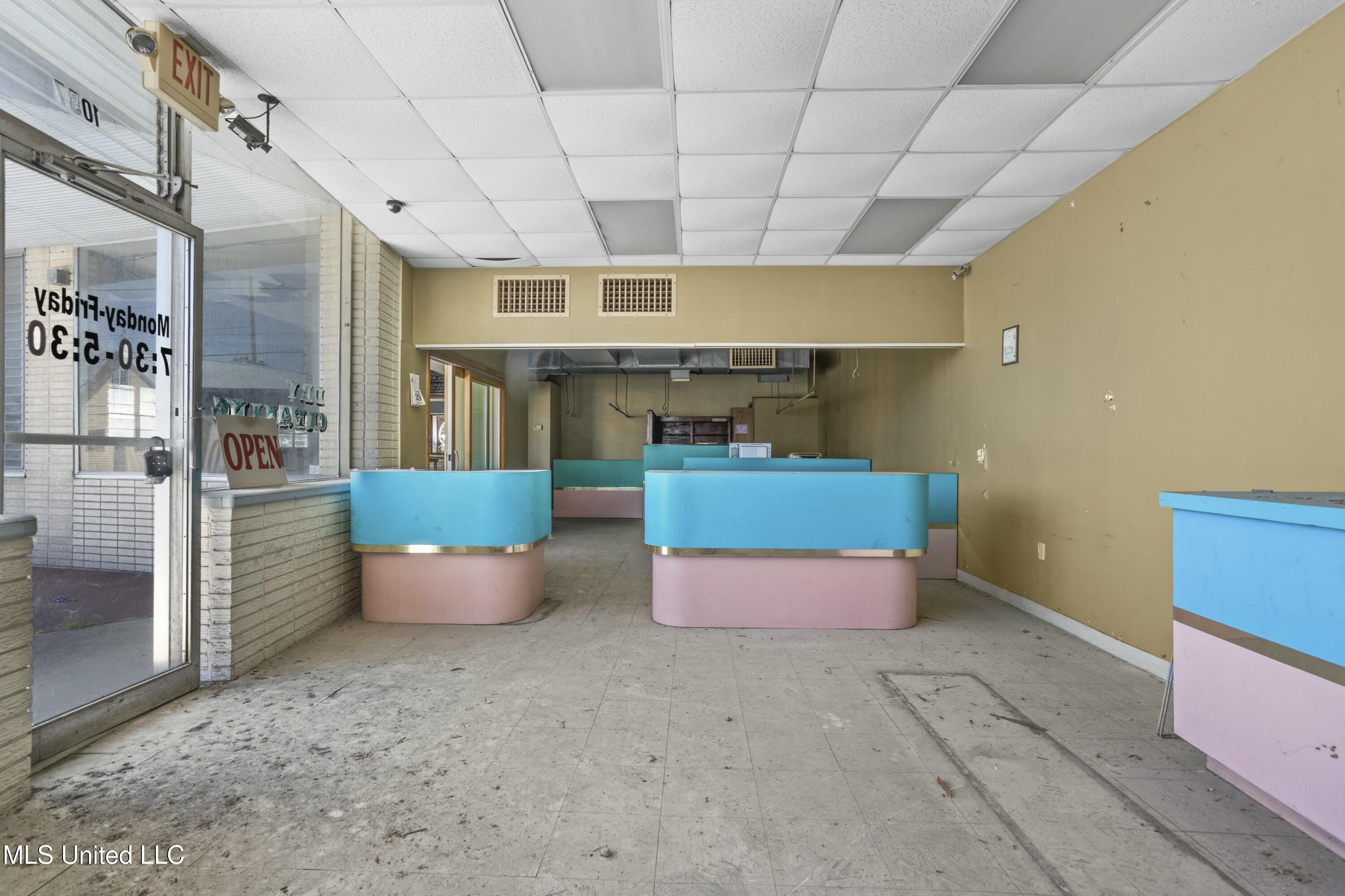 1057 W Howard Avenue Property Photo 8