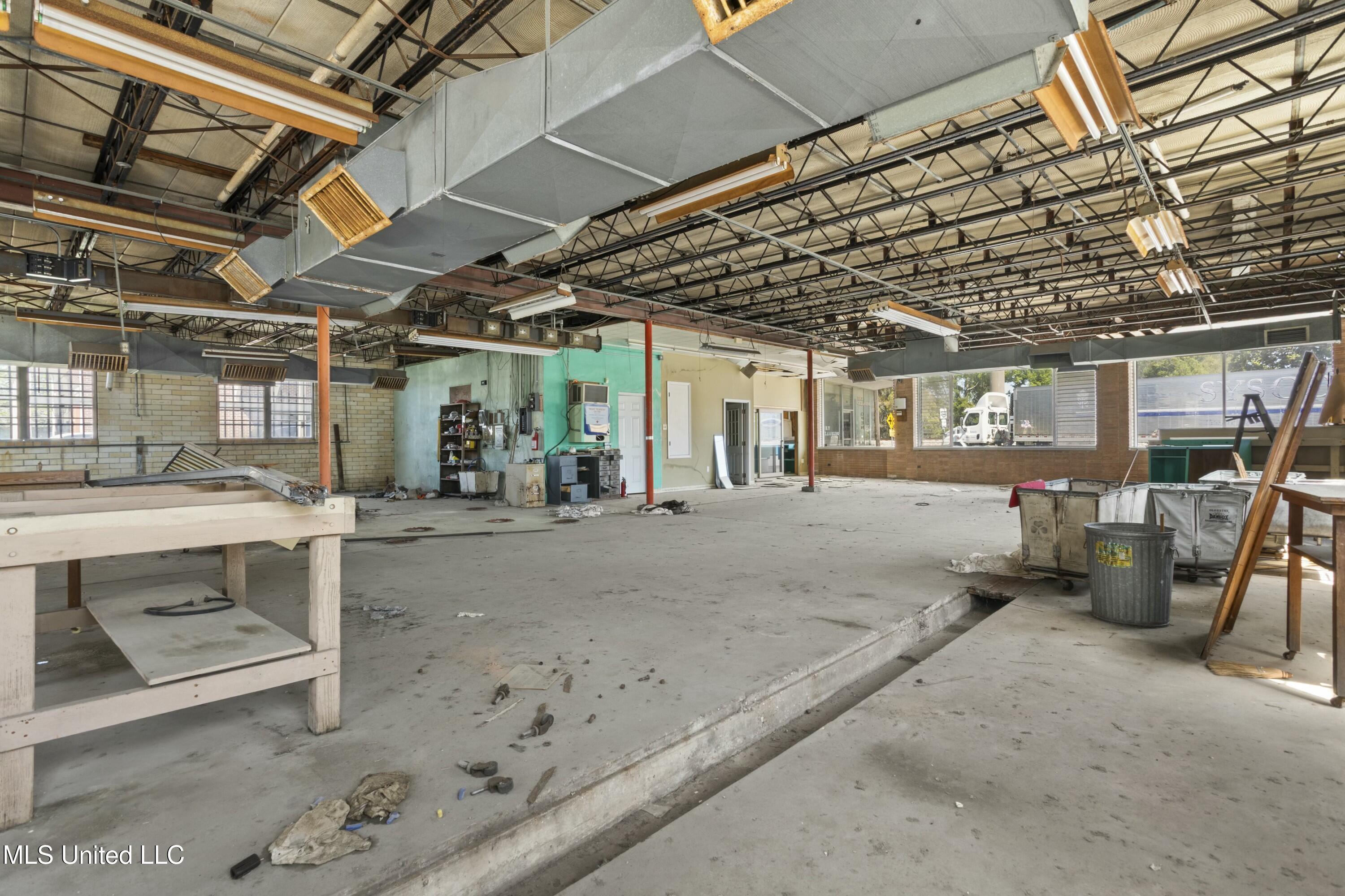 1057 W Howard Avenue Property Photo 10