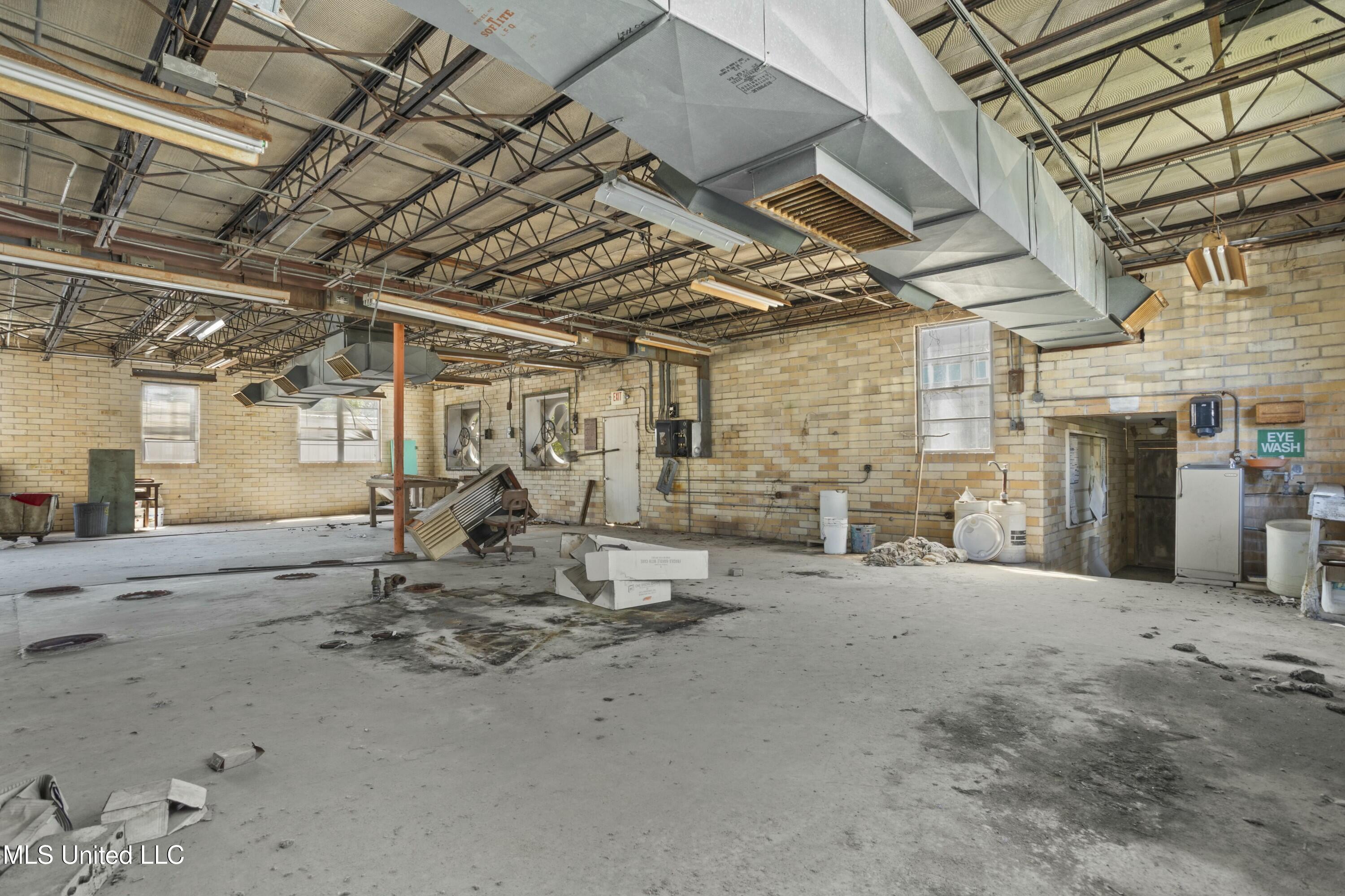 1057 W Howard Avenue Property Photo 11