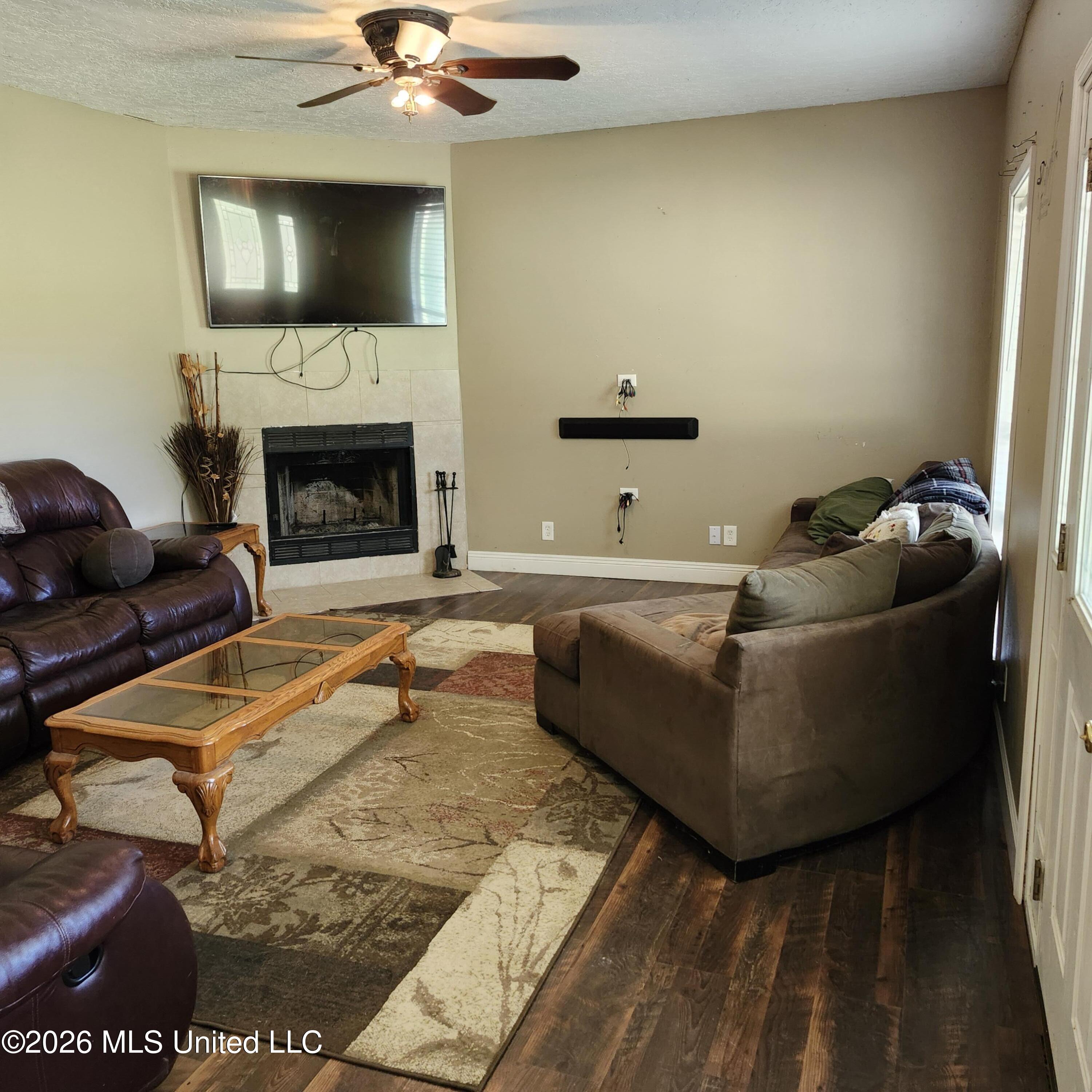 12 Austin Lane Property Photo 3