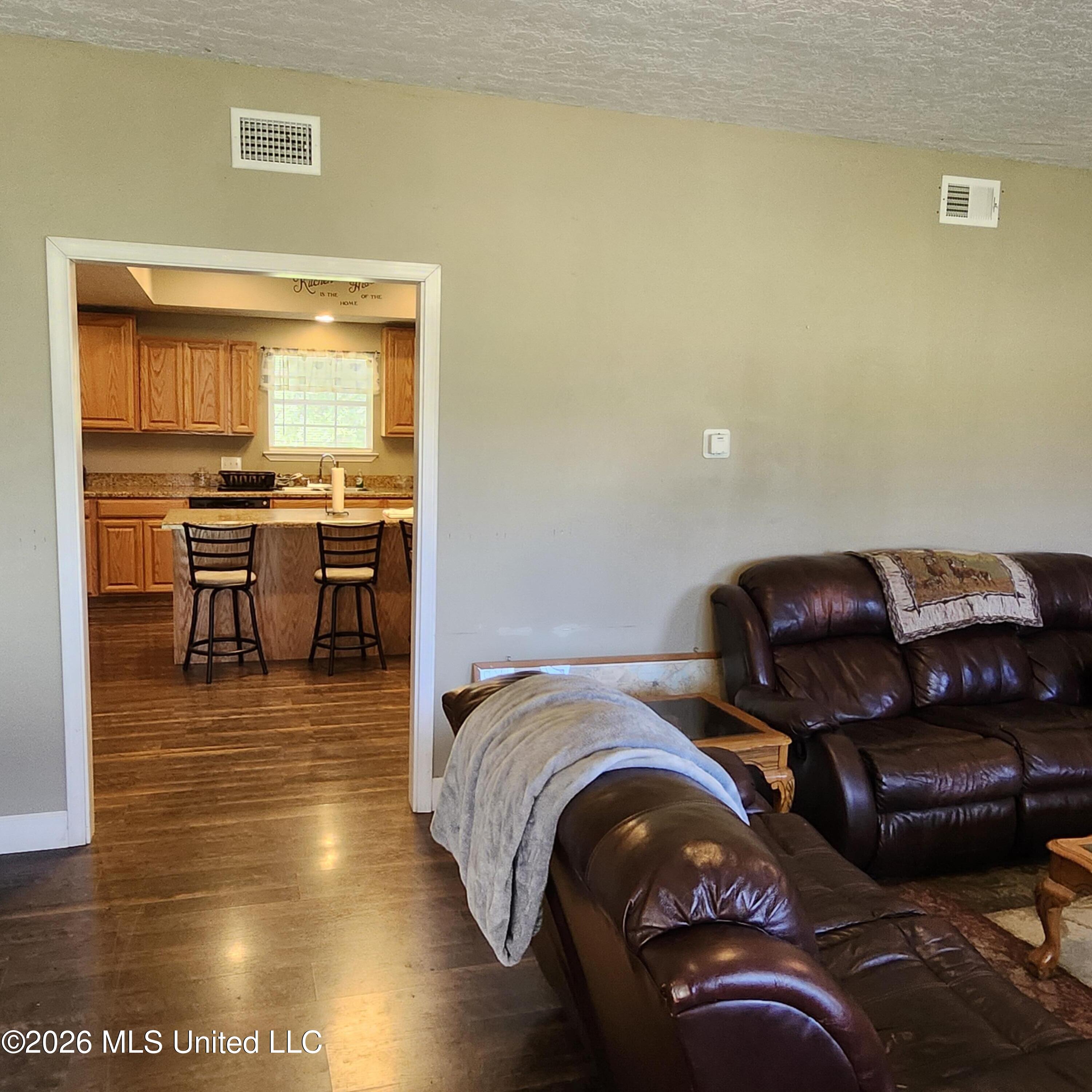 12 Austin Lane Property Photo 5