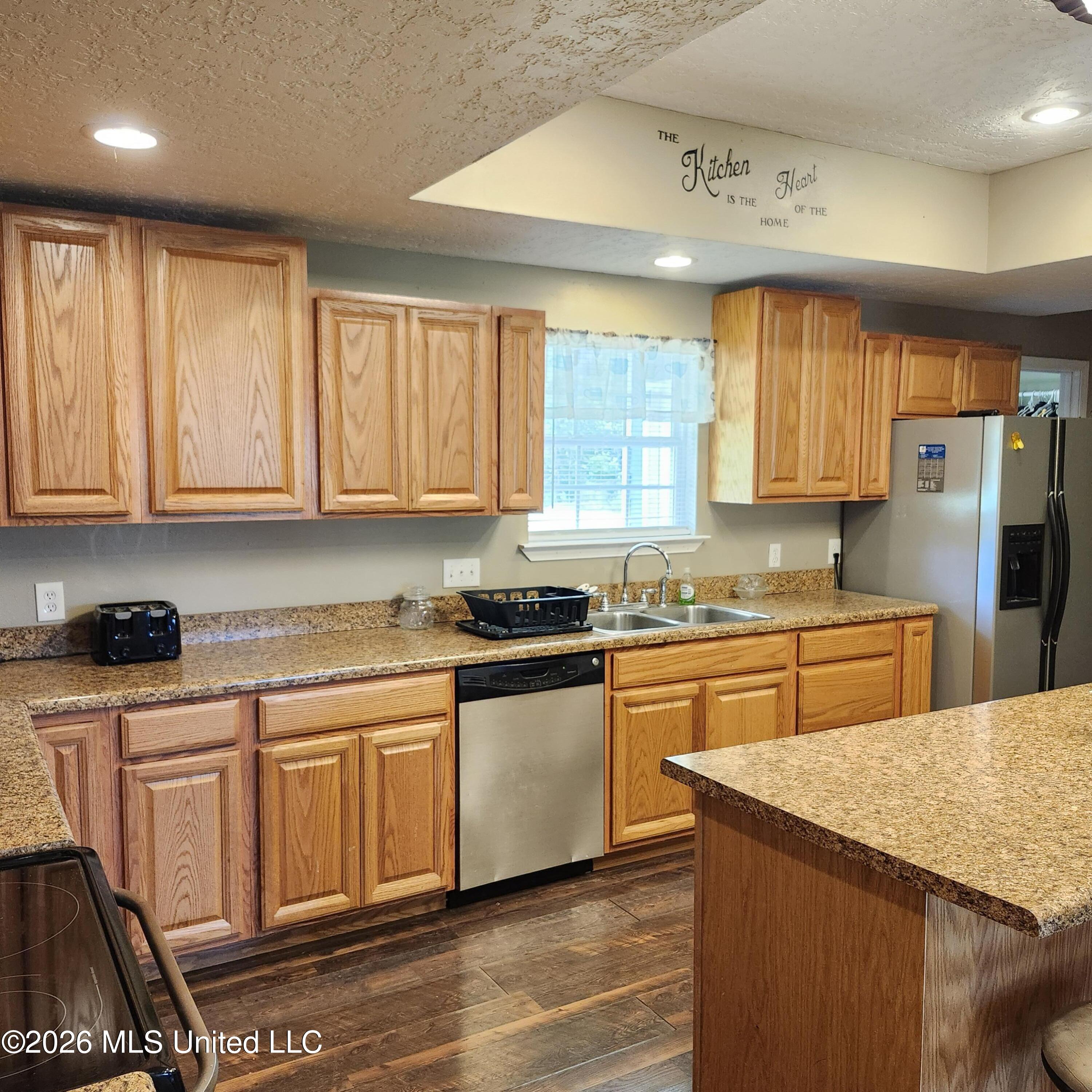 12 Austin Lane Property Photo 9
