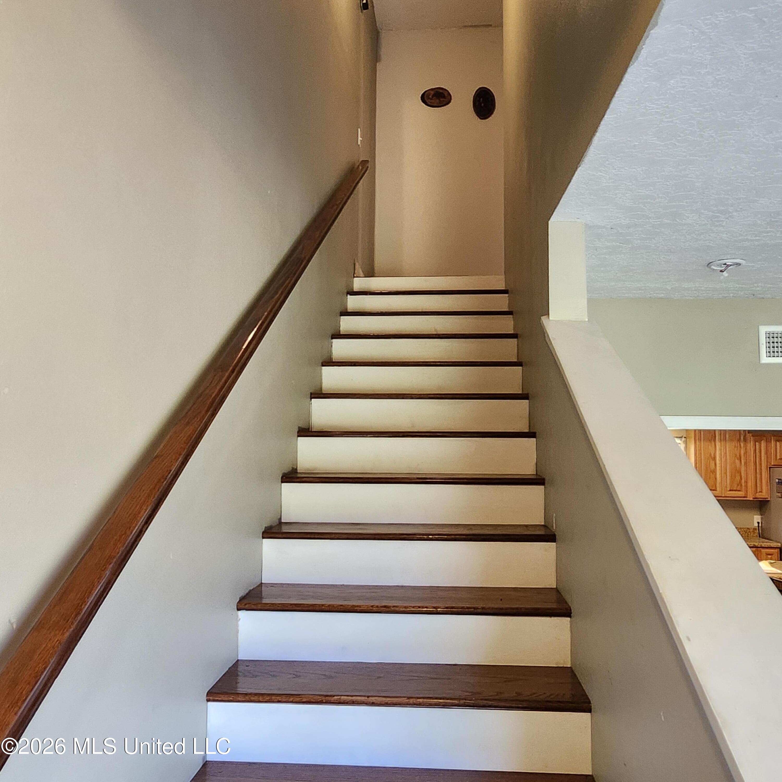 12 Austin Lane Property Photo 18