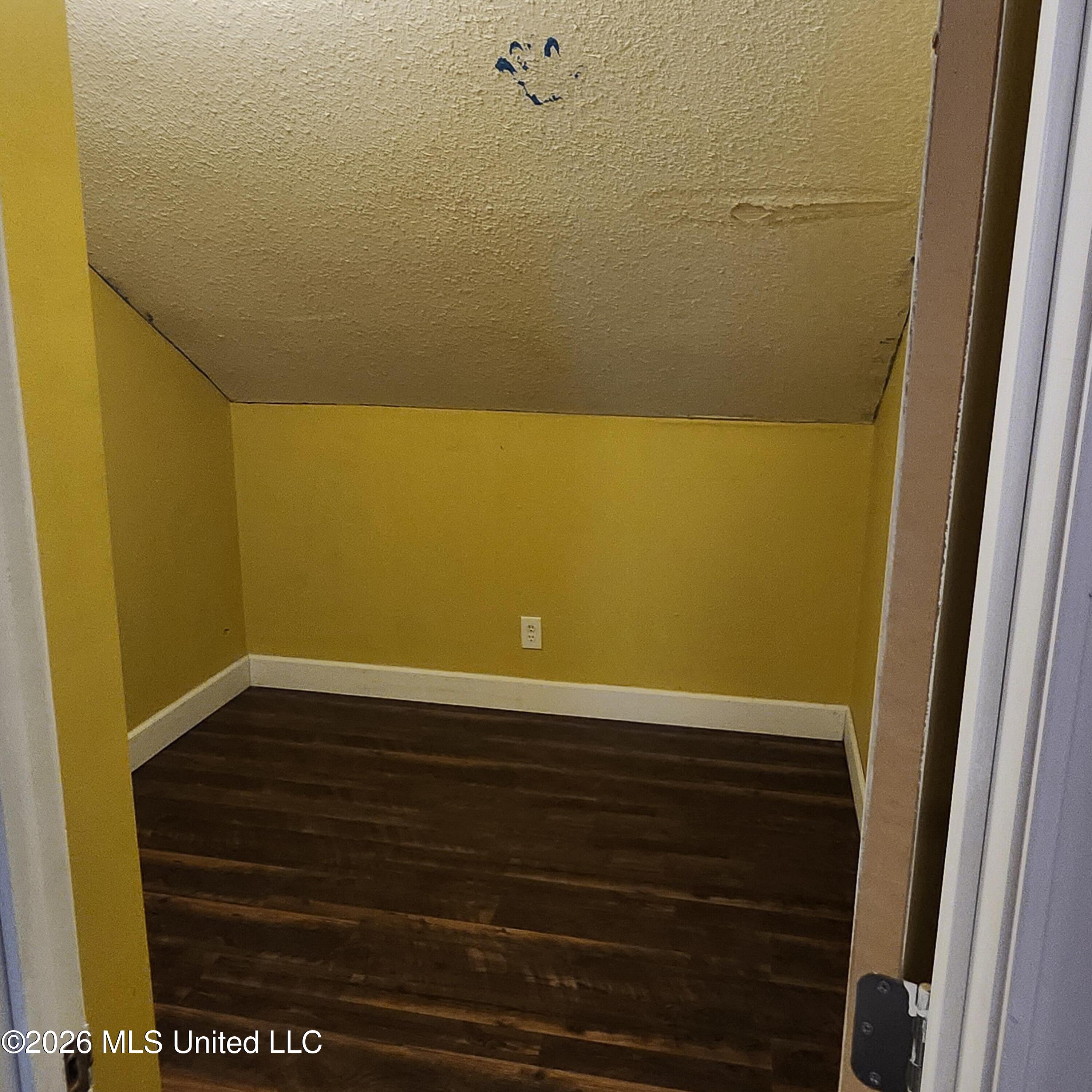 12 Austin Lane Property Photo 20