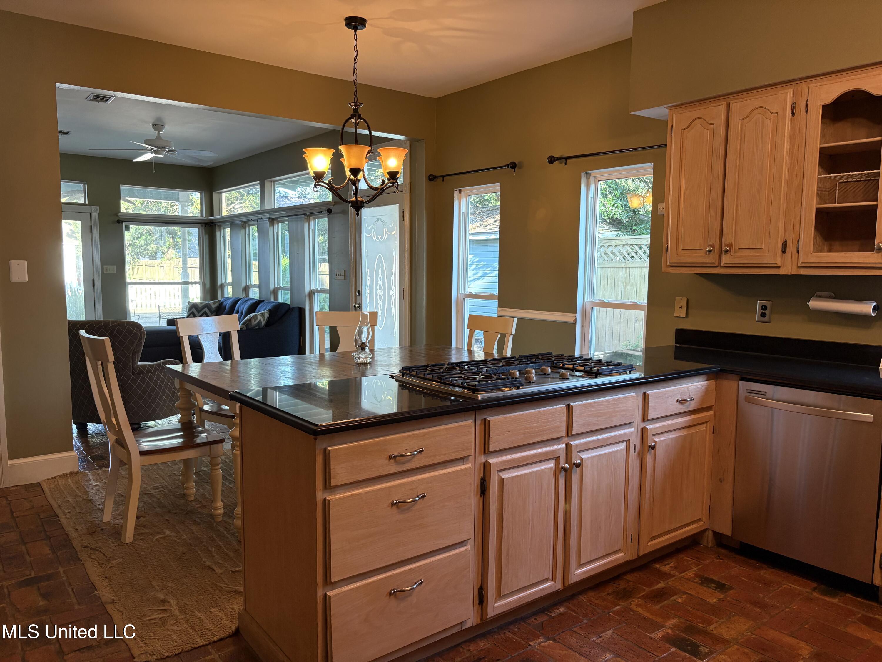 164 Balmoral Avenue Property Photo 11