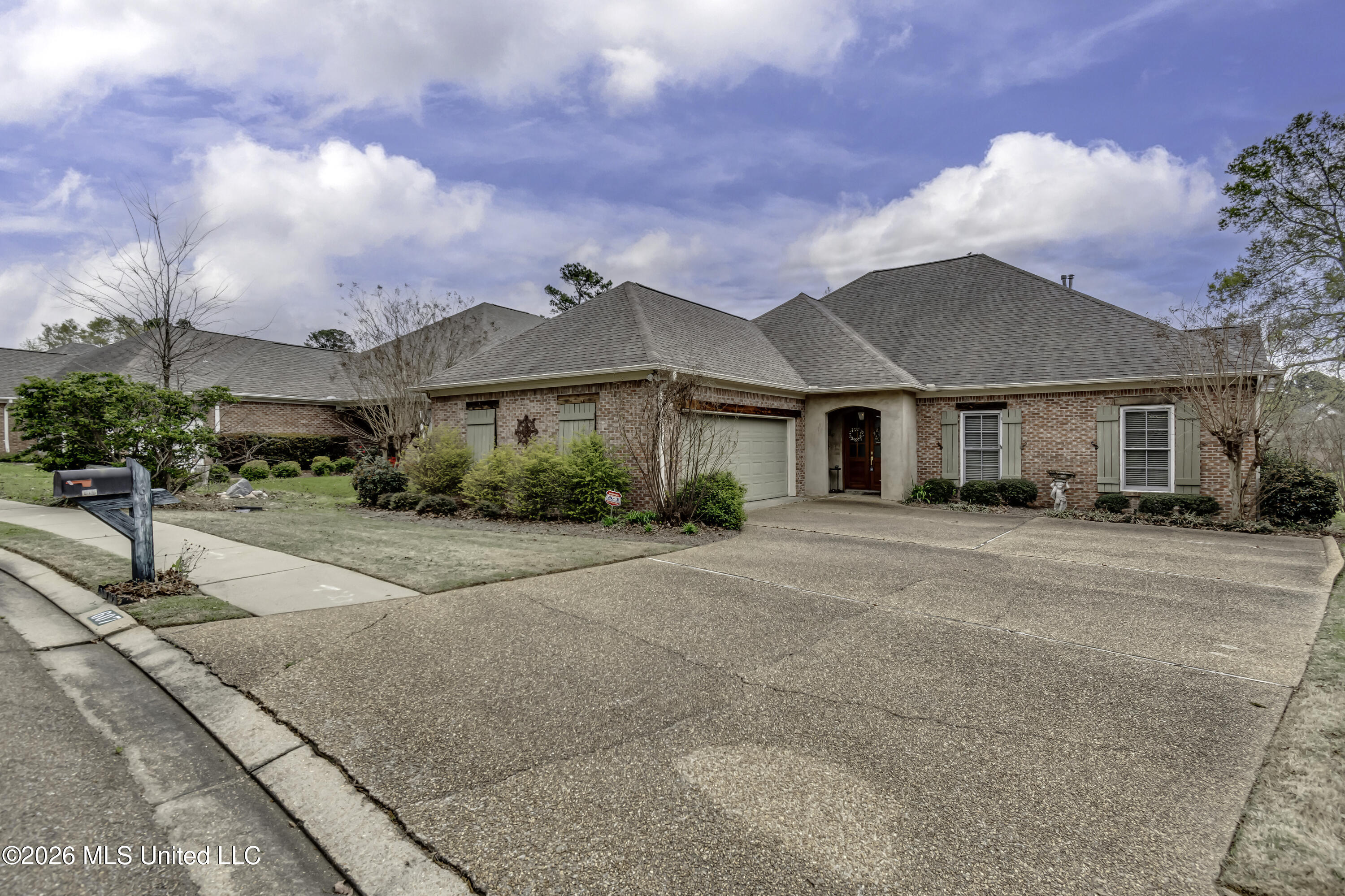 607 Willow Court Circle Property Photo 1