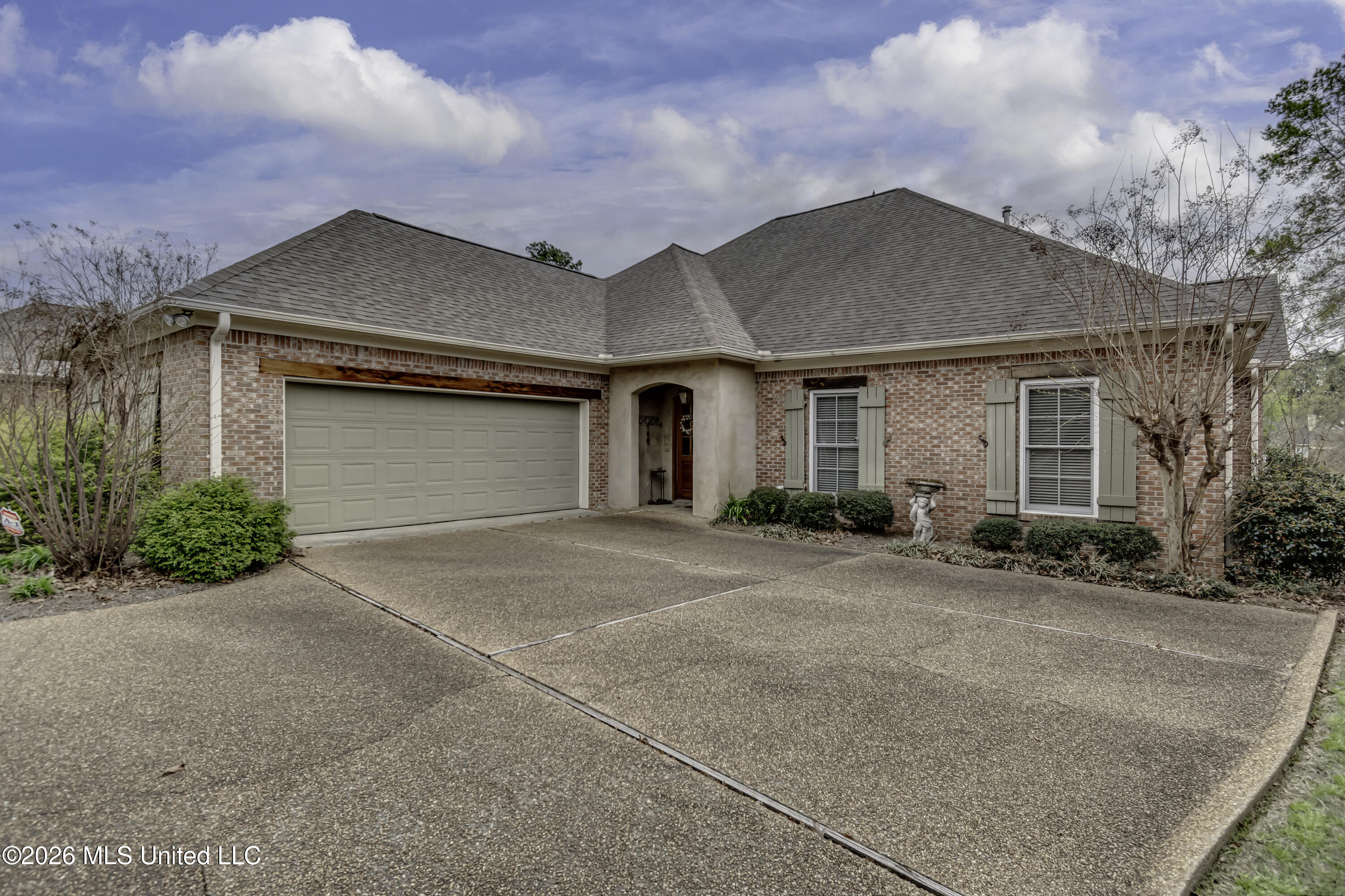 607 Willow Court Circle Property Photo 2