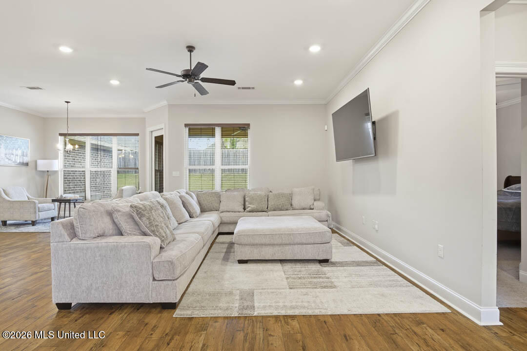 25 Island Oak Property Photo 4