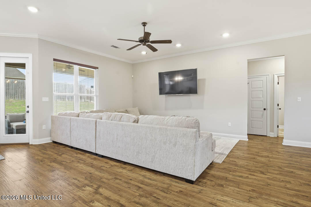 25 Island Oak Property Photo 5