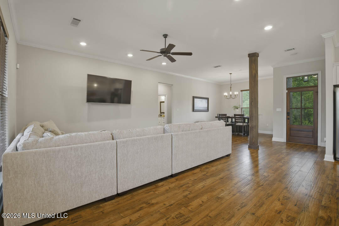 25 Island Oak Property Photo 7