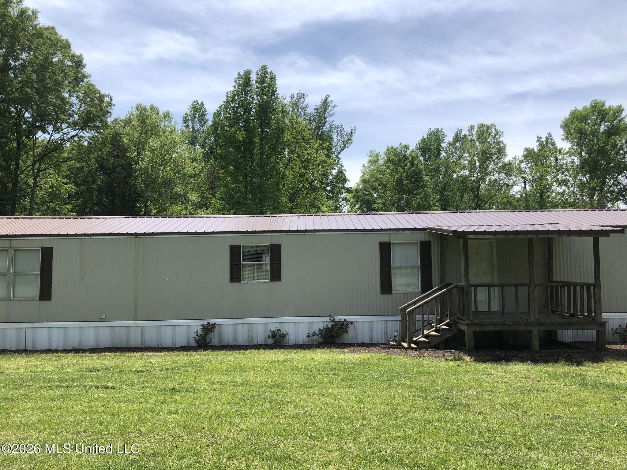1011 Lake Drive Property Photo 8