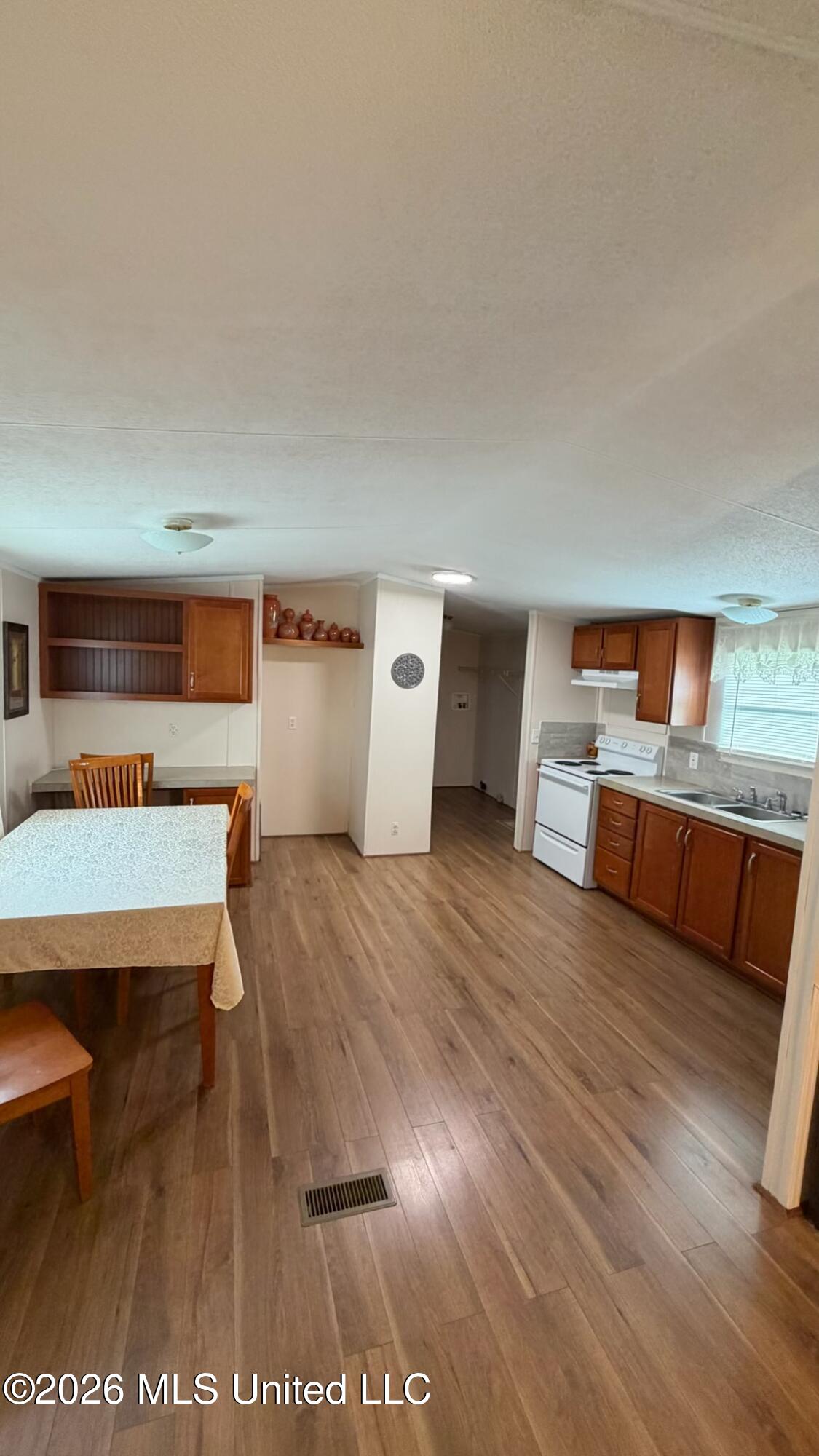 1011 Lake Drive Property Photo 20