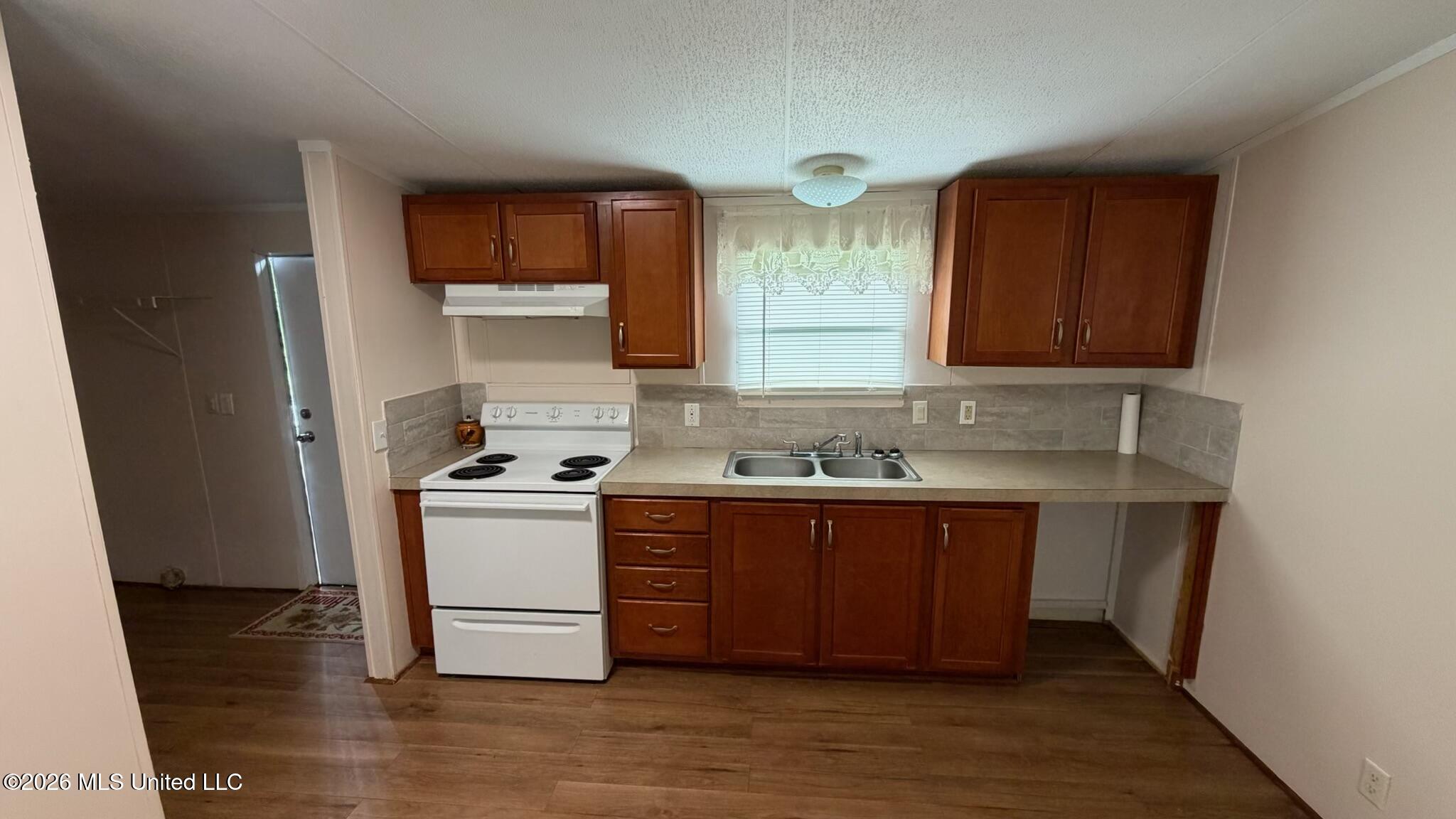 1011 Lake Drive Property Photo 21