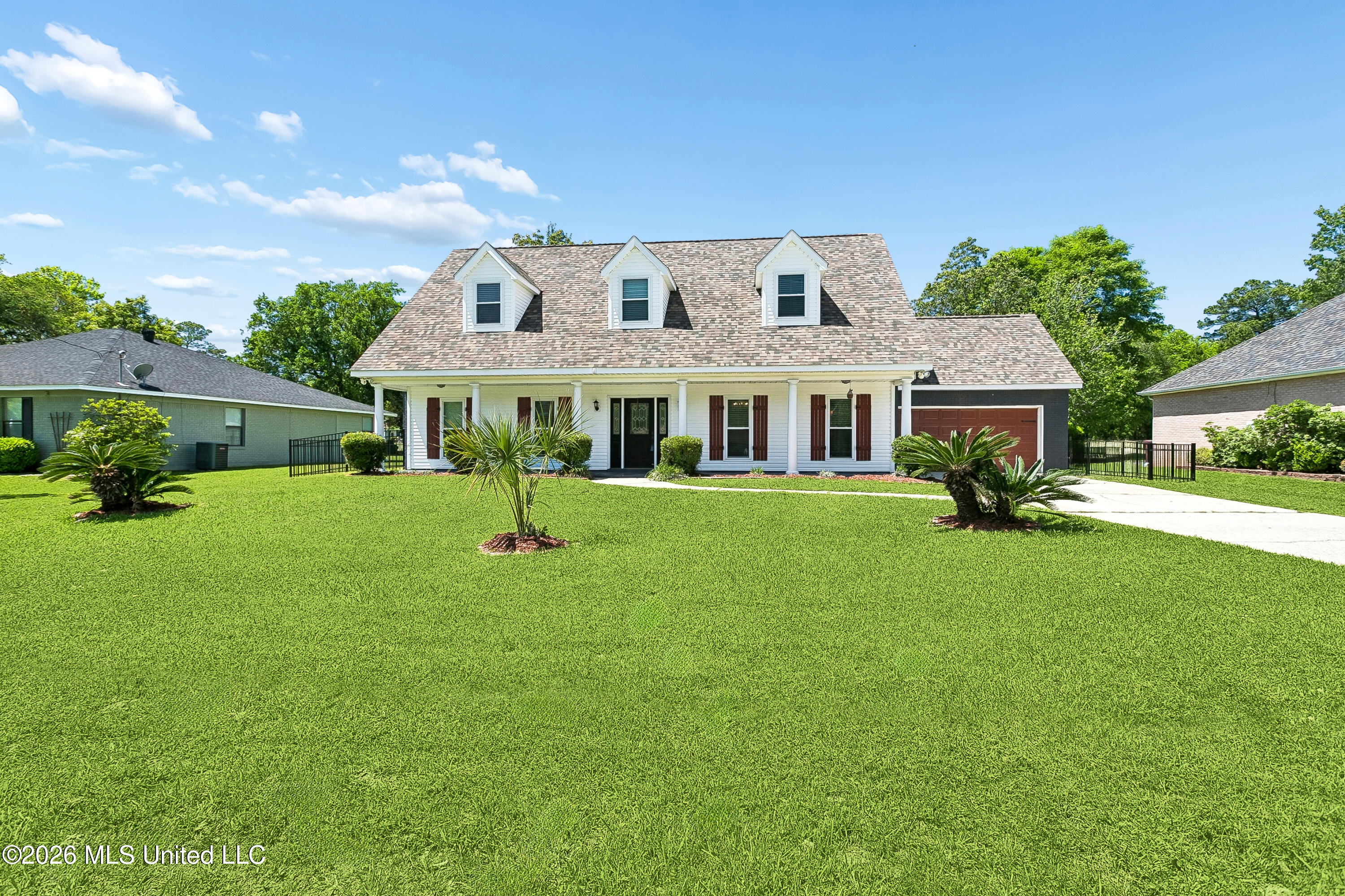 57143 E Diamondhead Drive Property Photo 1