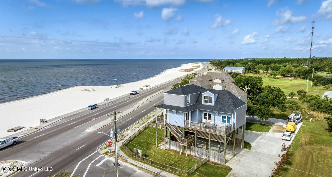 820 W Beach Boulevard Property Photo 2