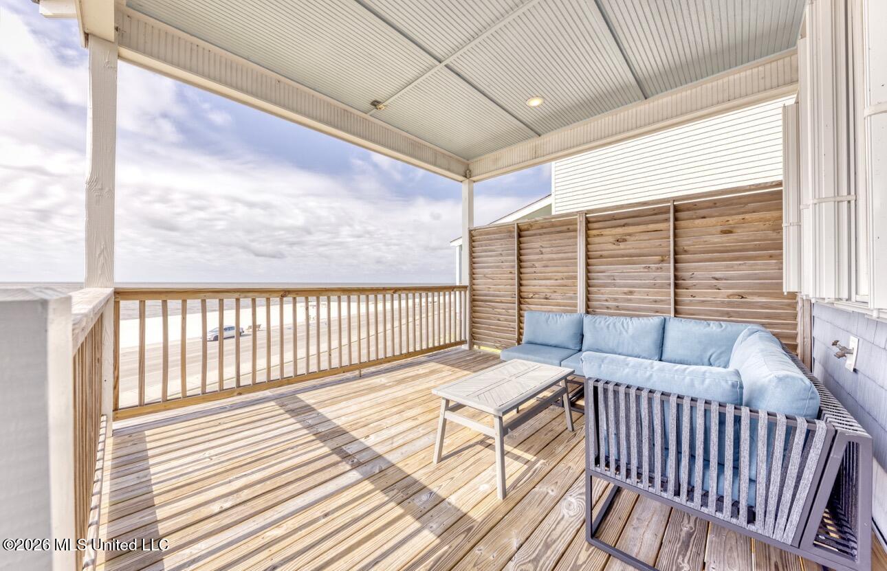820 W Beach Boulevard Property Photo 9