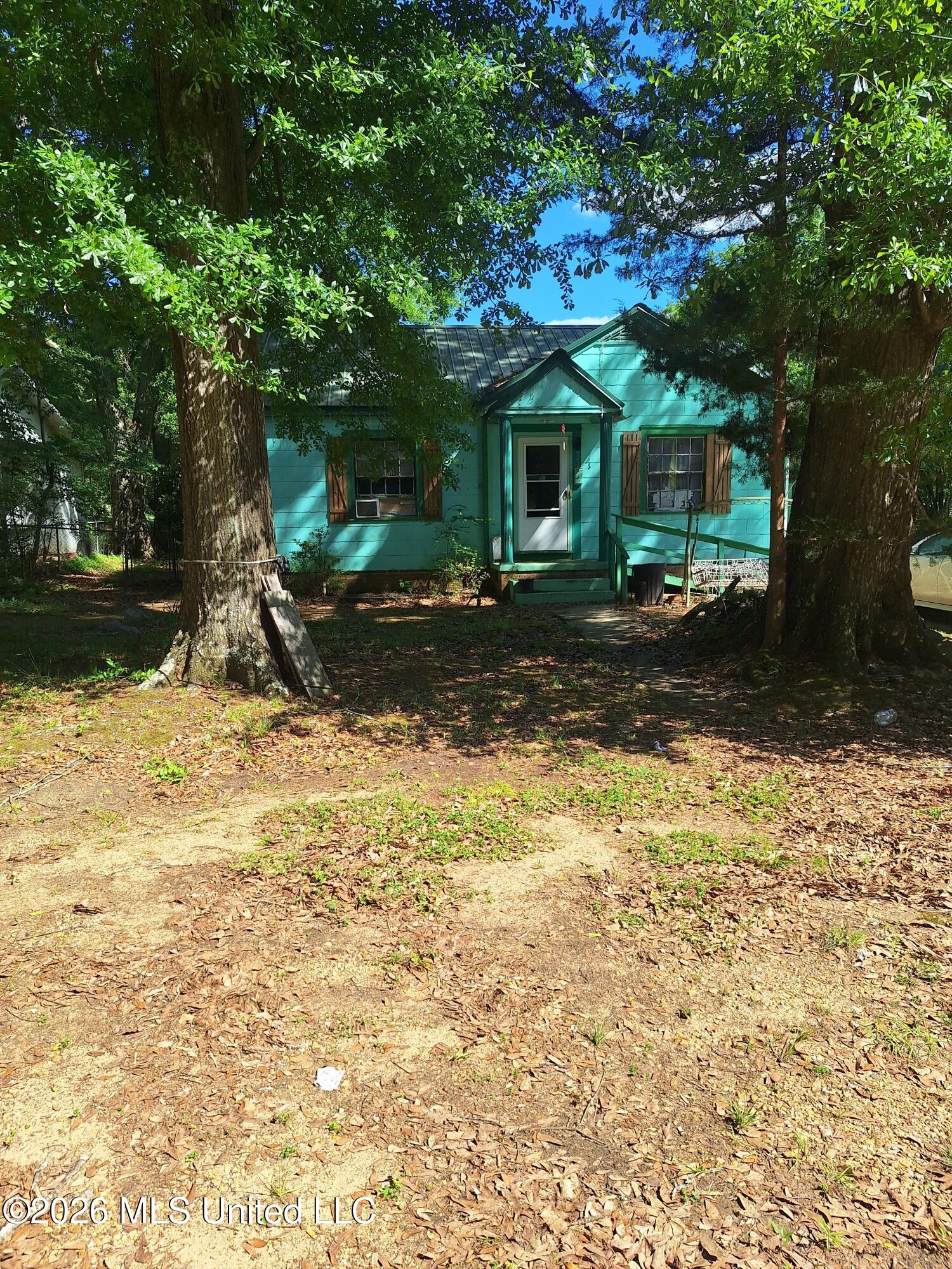 627 S 6th Street Property Photo 1