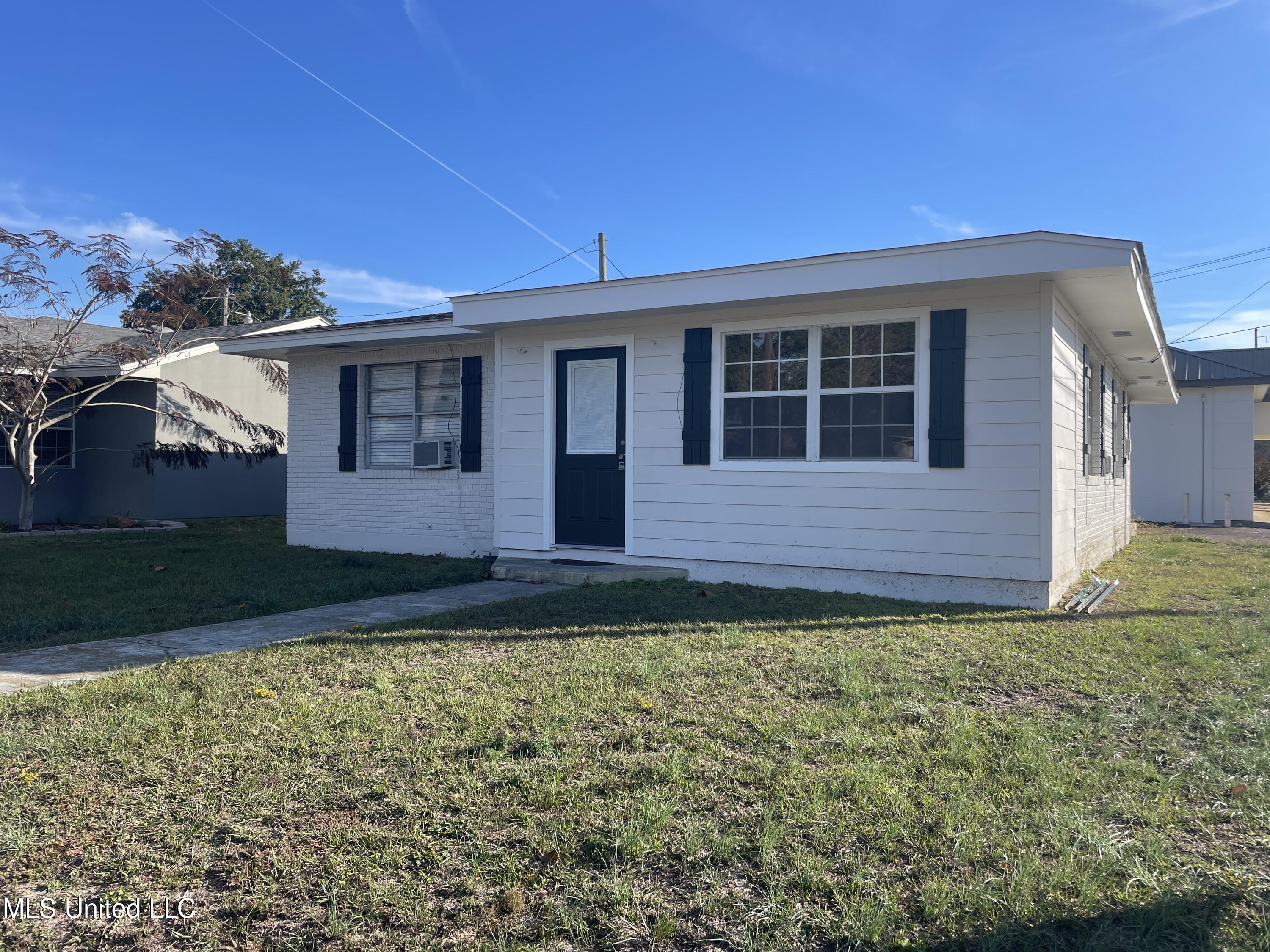 1900 24th Avenue Property Photo 1