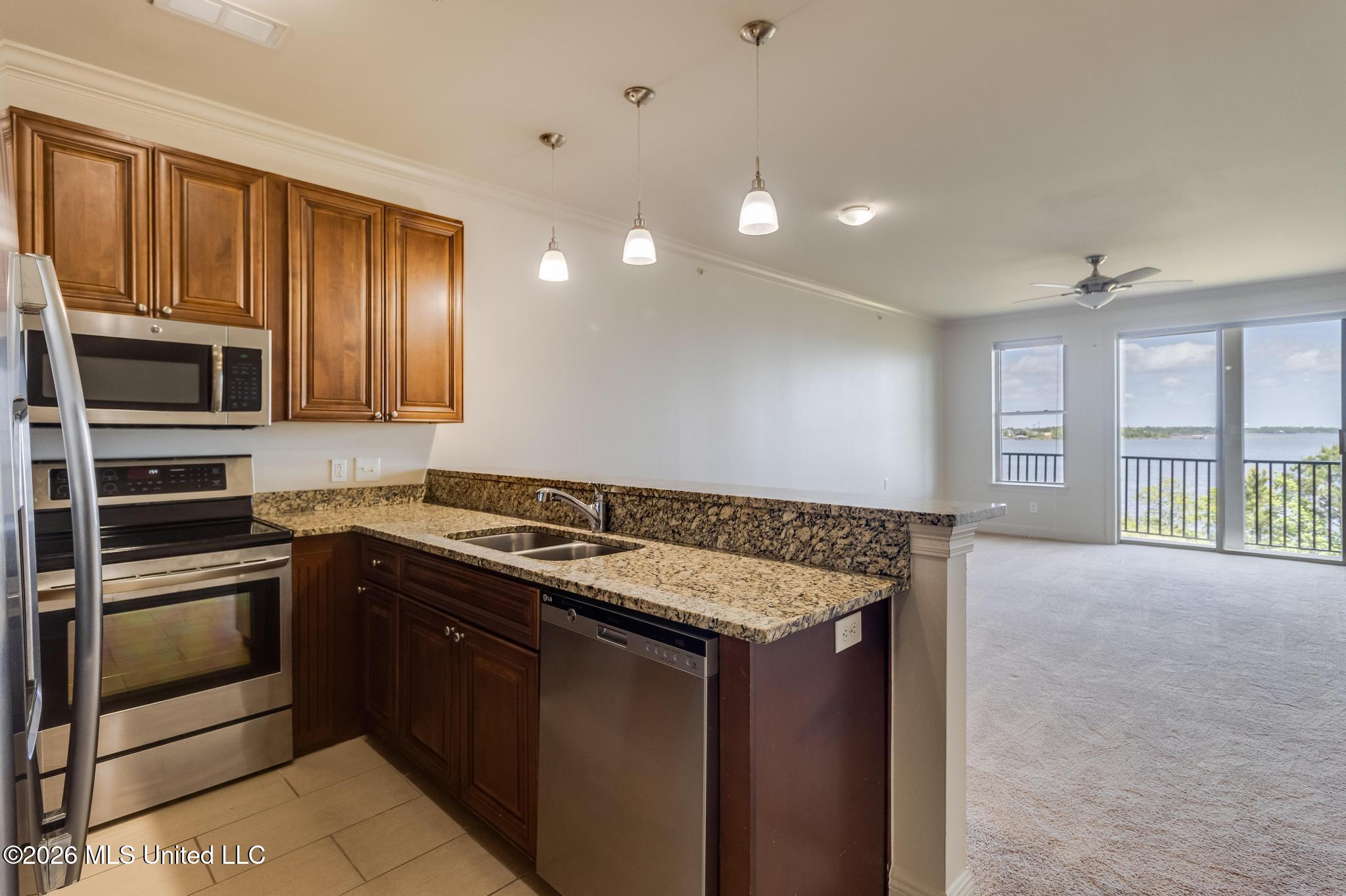 630 Bay Cove Drive Property Photo 8