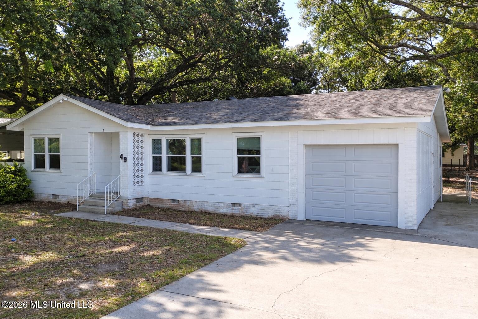 49 33rd Street Property Photo 2
