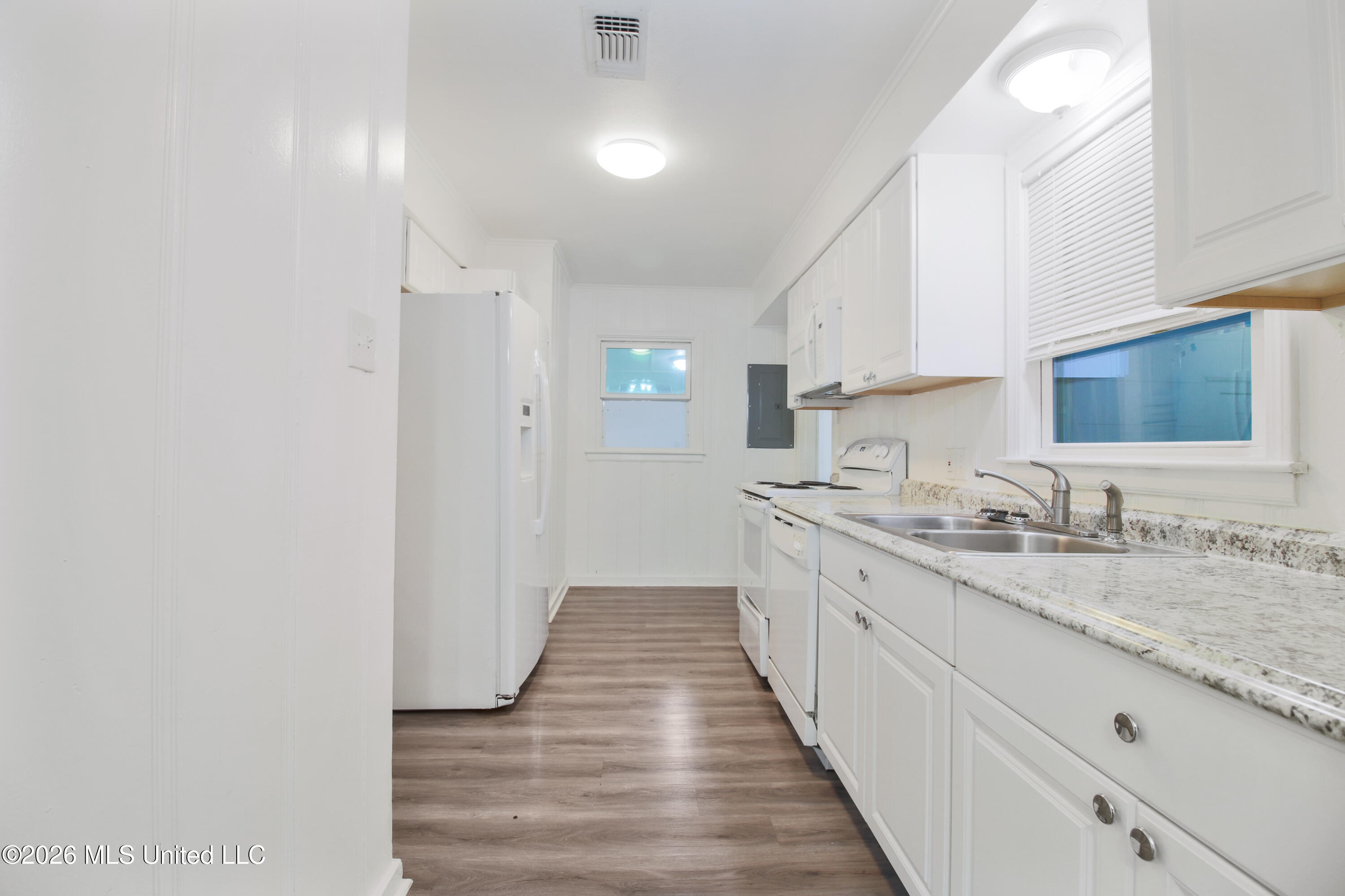 49 33rd Street Property Photo 8