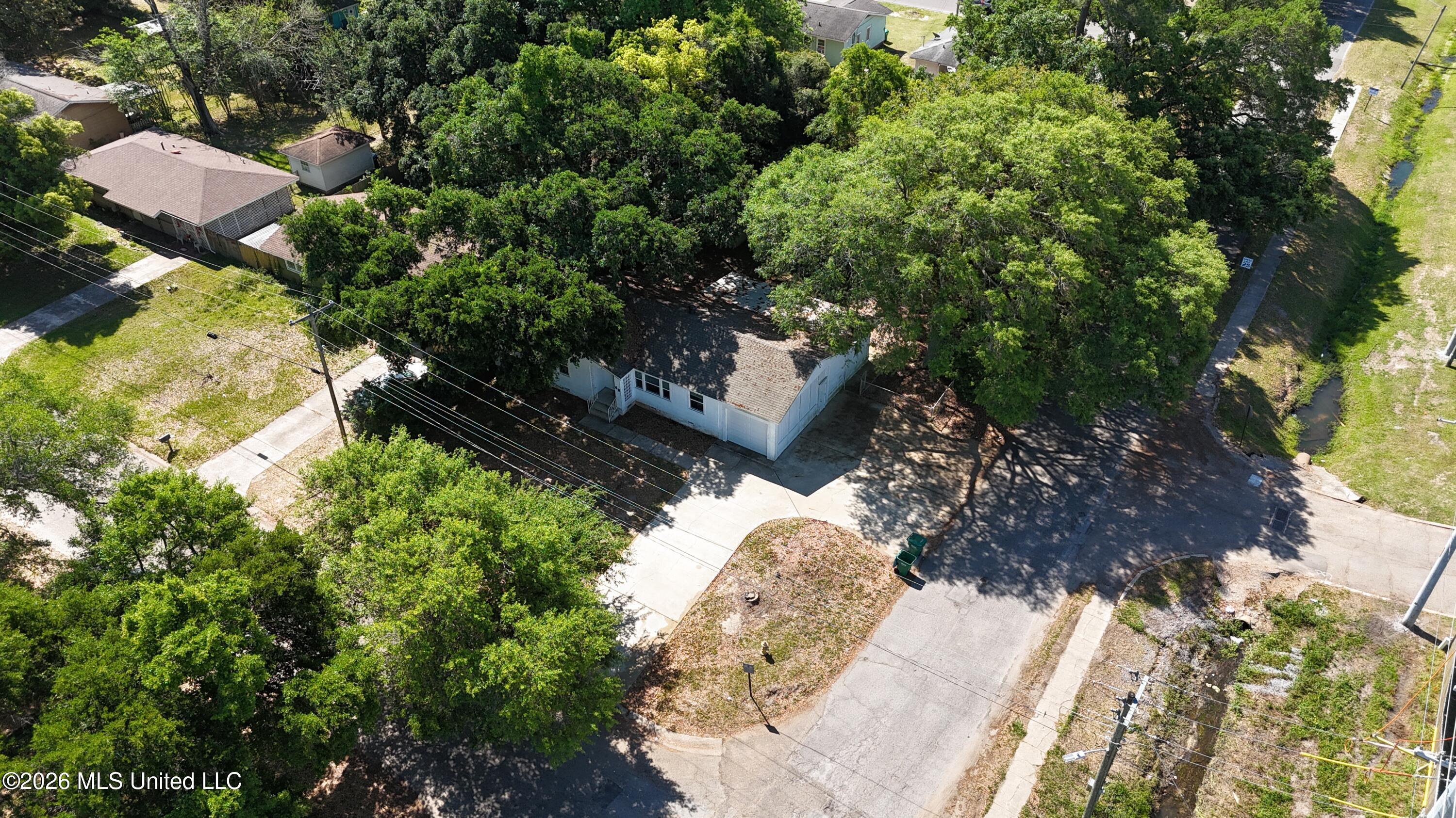 49 33rd Street Property Photo 22