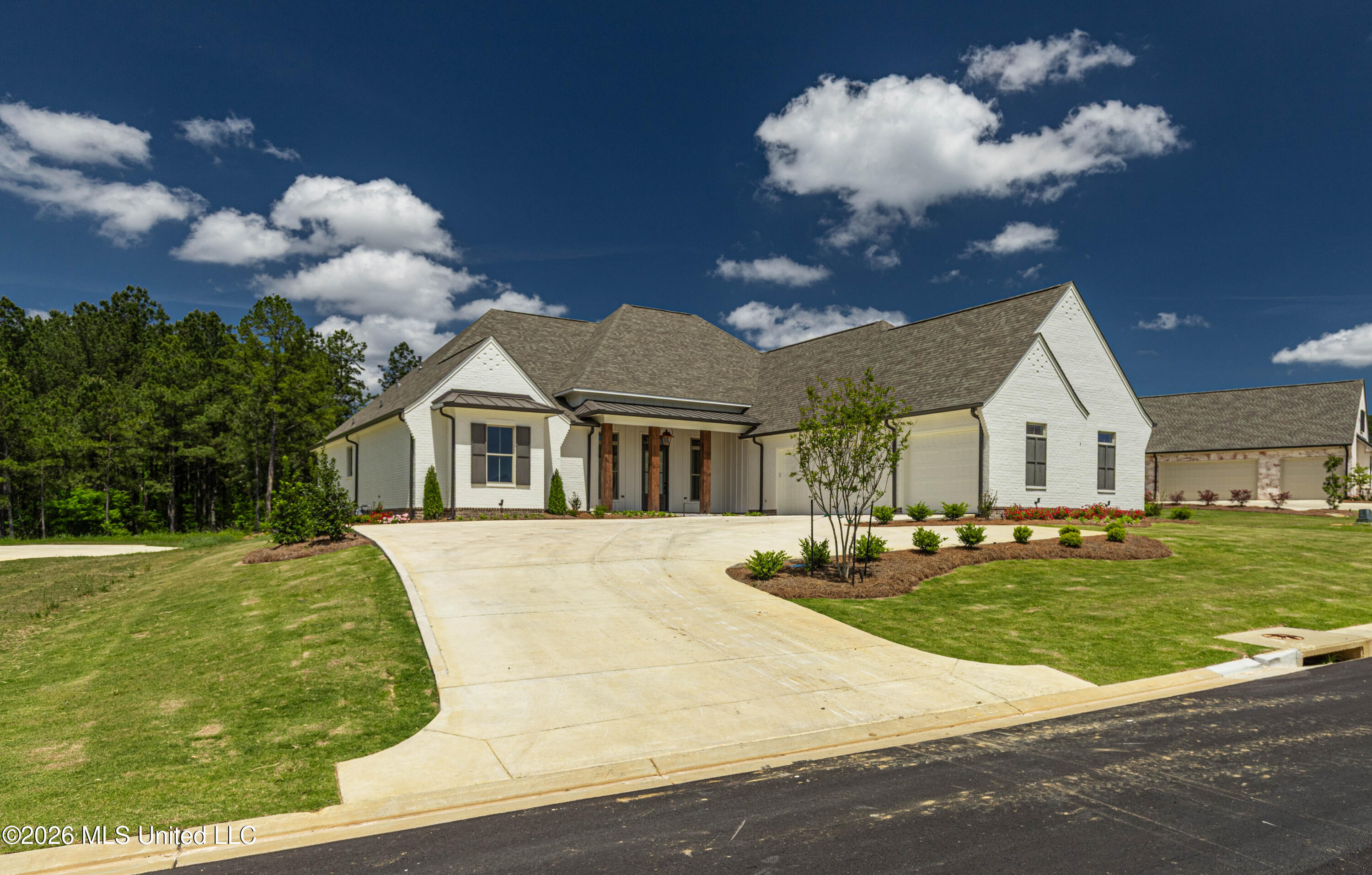 629 Big Valley Loop Property Photo 3