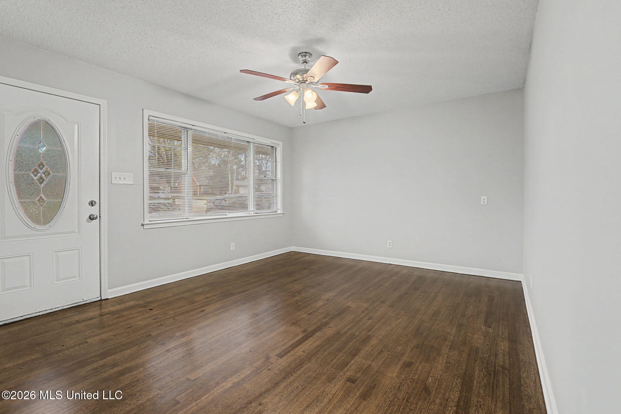 1395 Main Street Property Photo 3