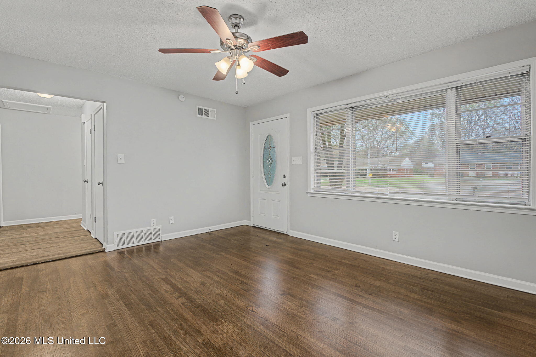 1395 Main Street Property Photo 4