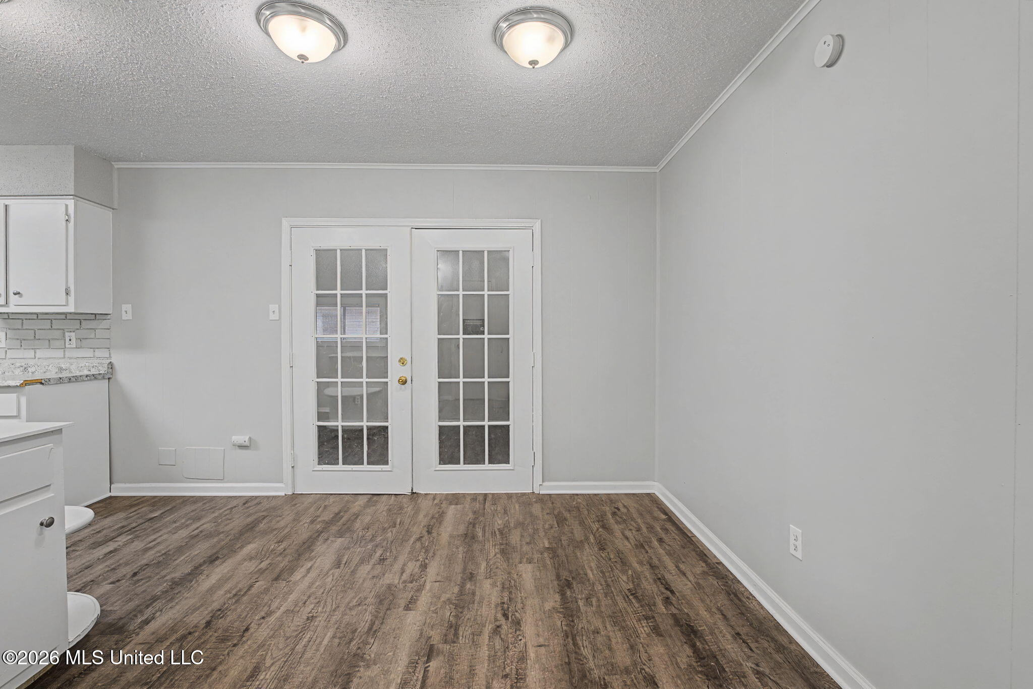 1395 Main Street Property Photo 6