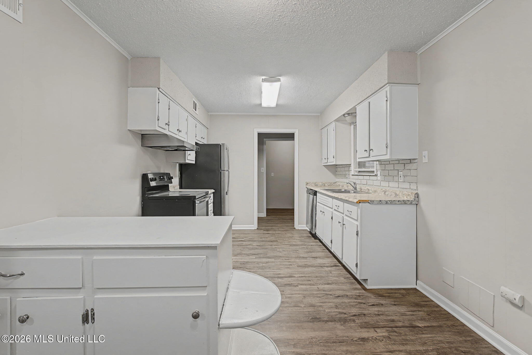 1395 Main Street Property Photo 7