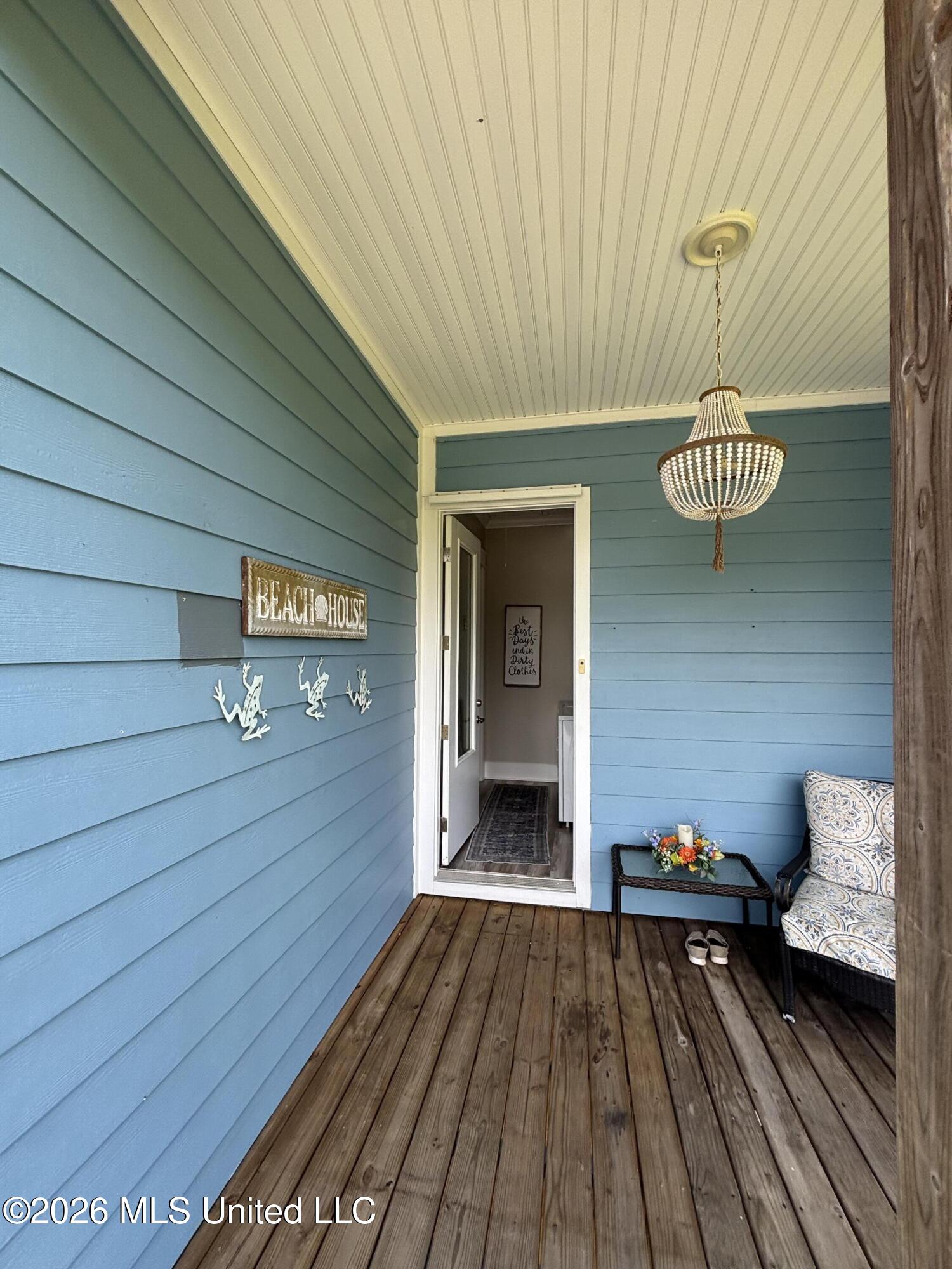 432 W Beach Boulevard Property Photo 9