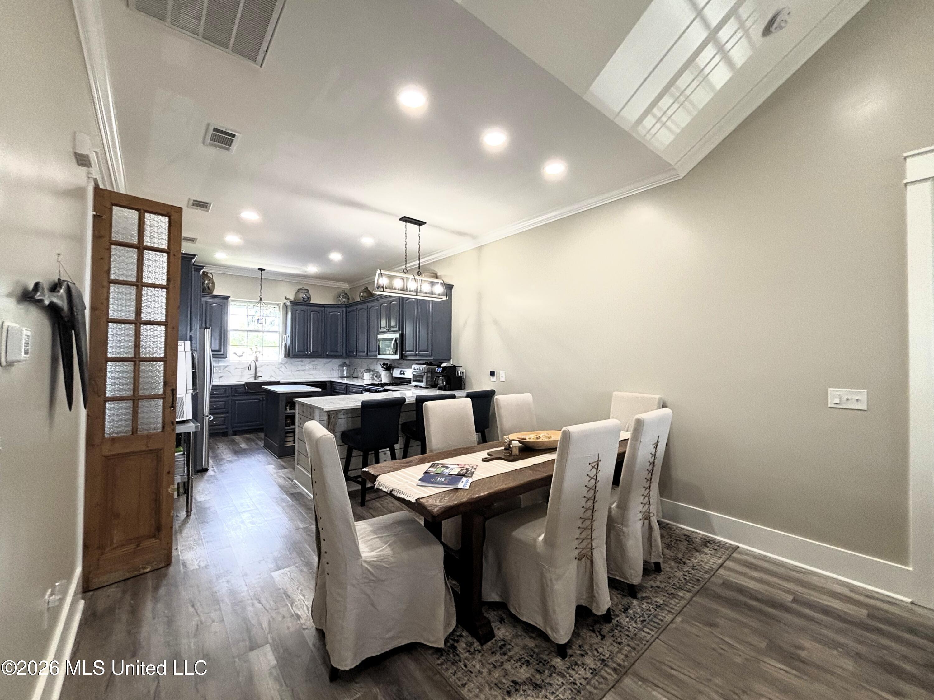 432 W Beach Boulevard Property Photo 10