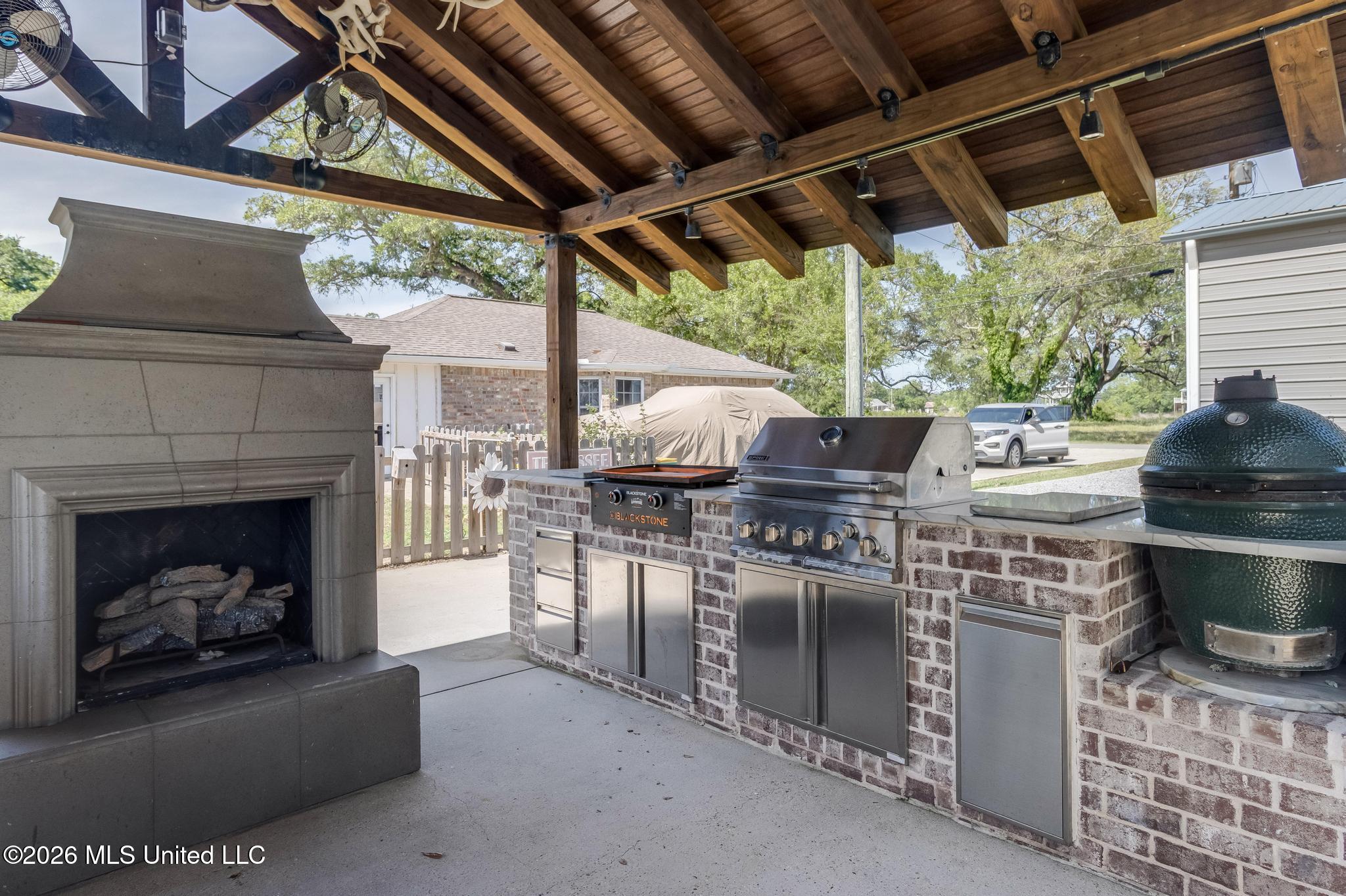 432 W Beach Boulevard Property Photo 12