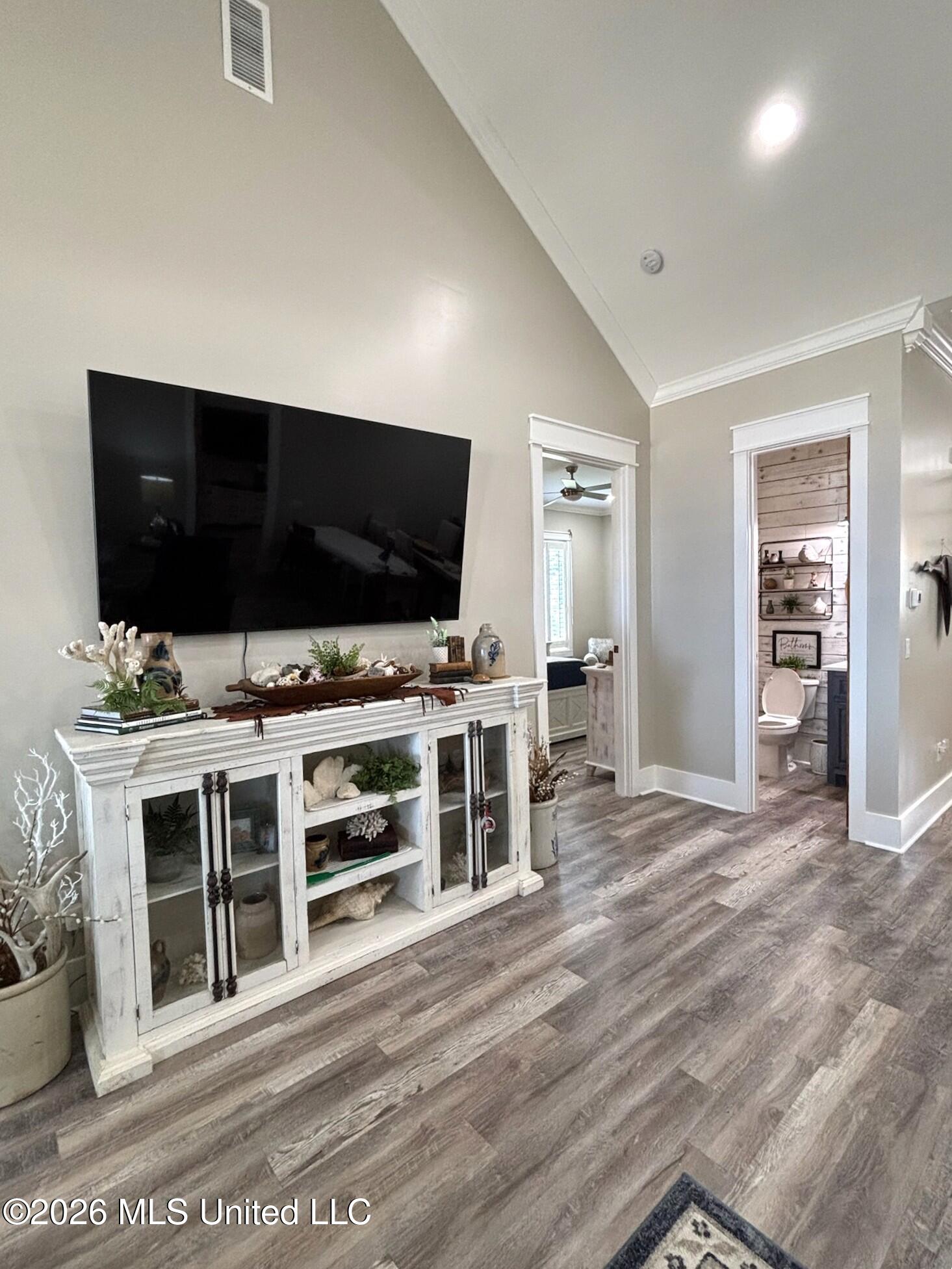 432 W Beach Boulevard Property Photo 14