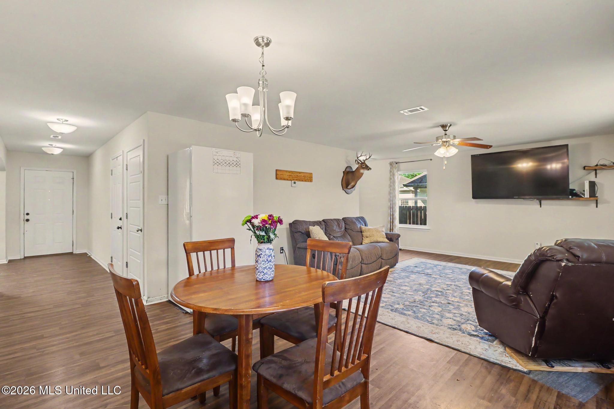 18520 Devin Court Property Photo 4